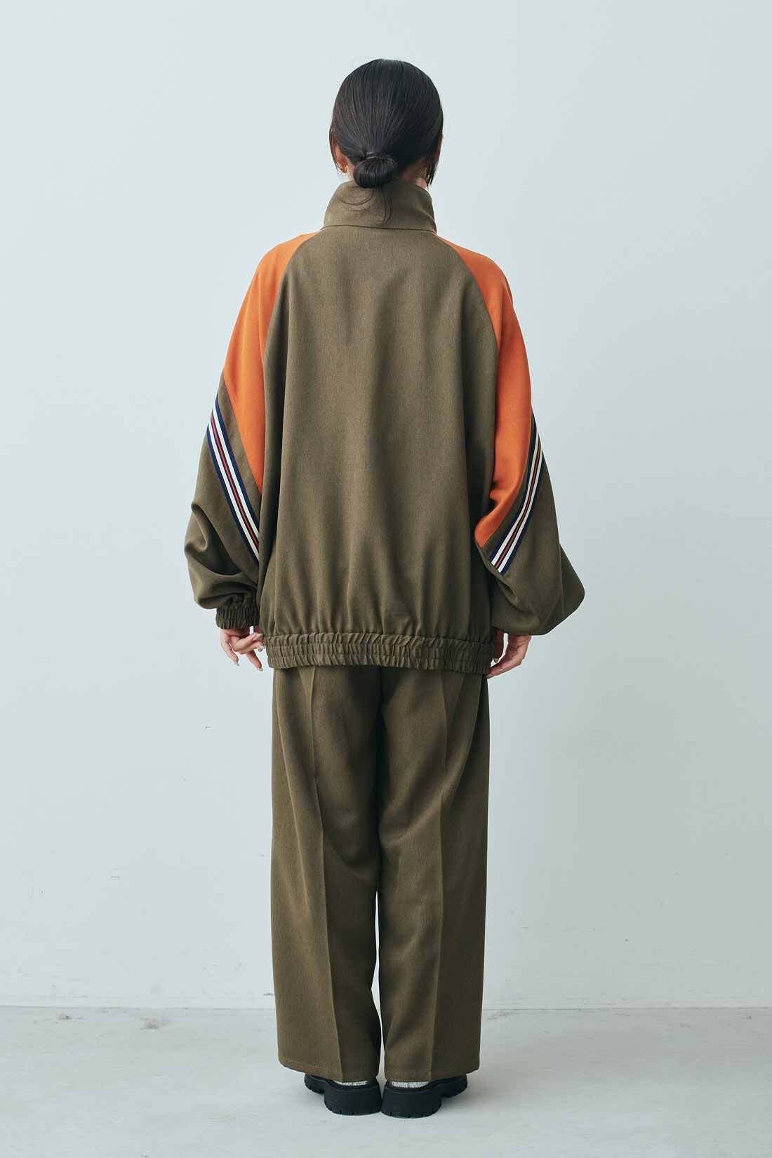 MEDE19F [メデ・ジュウキュウ]|MEDE19F　FILA for MEDE19F 大人も着られるトラックブルゾン〈ミリタリーカーキ〉|モデル身長：158cm　着用サイズ：M