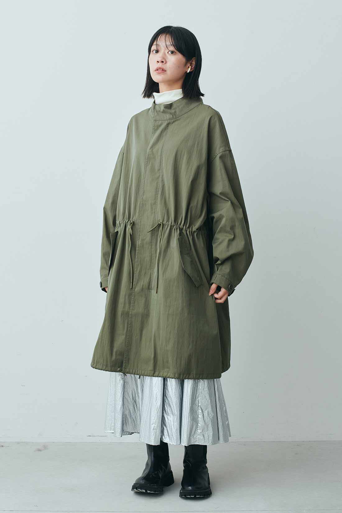 MEDE19F [メデ・ジュウキュウ]|MEDE19F　ミュルーズモダン〈「ミュルーズ染織美術館」アーカイブコレクション〉バックプリントモッズコート〈カーキ〉|モデル身長：163cm　着用サイズ：M