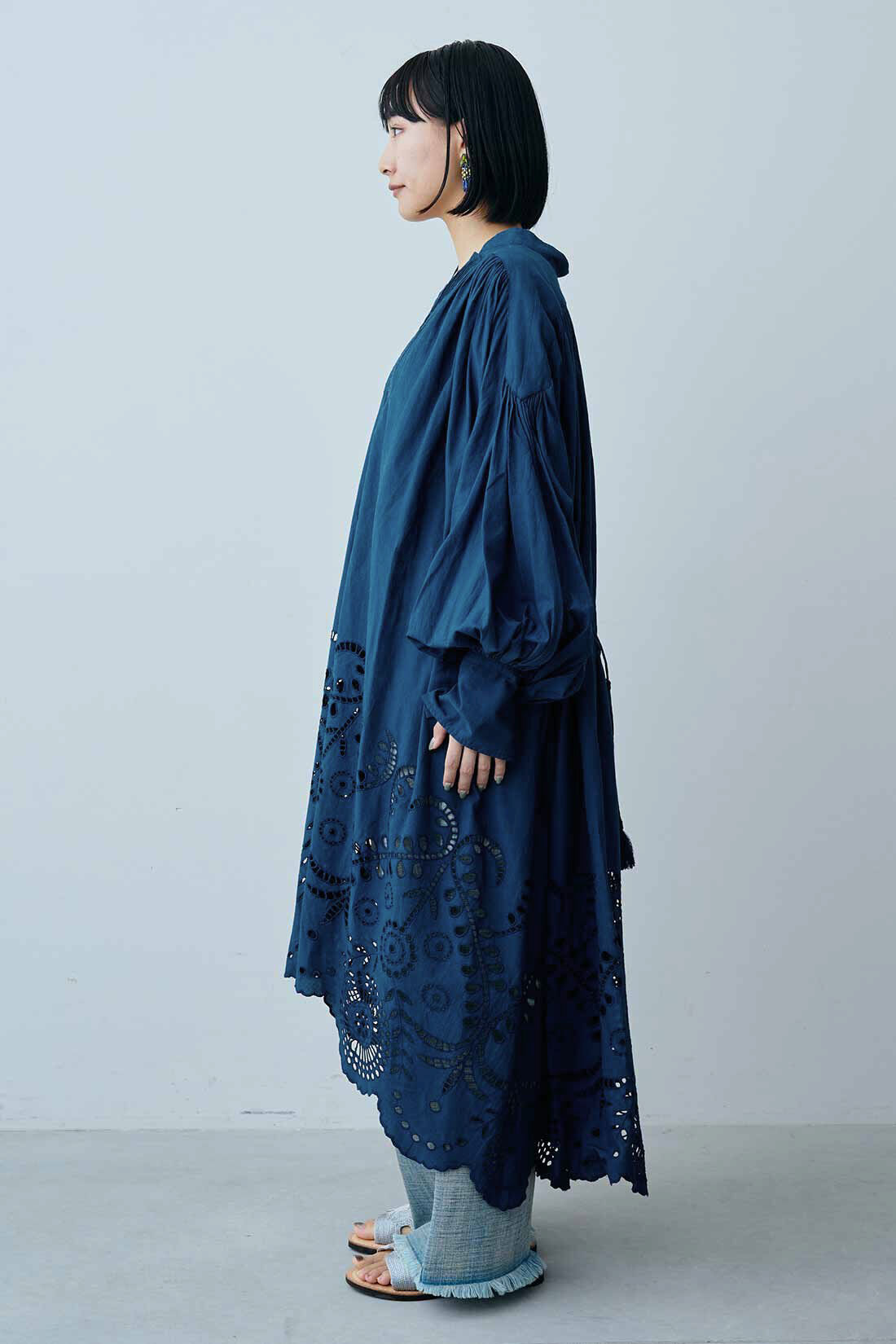 MEDE19F [メデ・ジュウキュウ]|MEDE19F　〈MADE IN INDIA COLLECTION〉エンブロイダリーコットンワンピース|モデル身長：158cm　着用サイズ：2