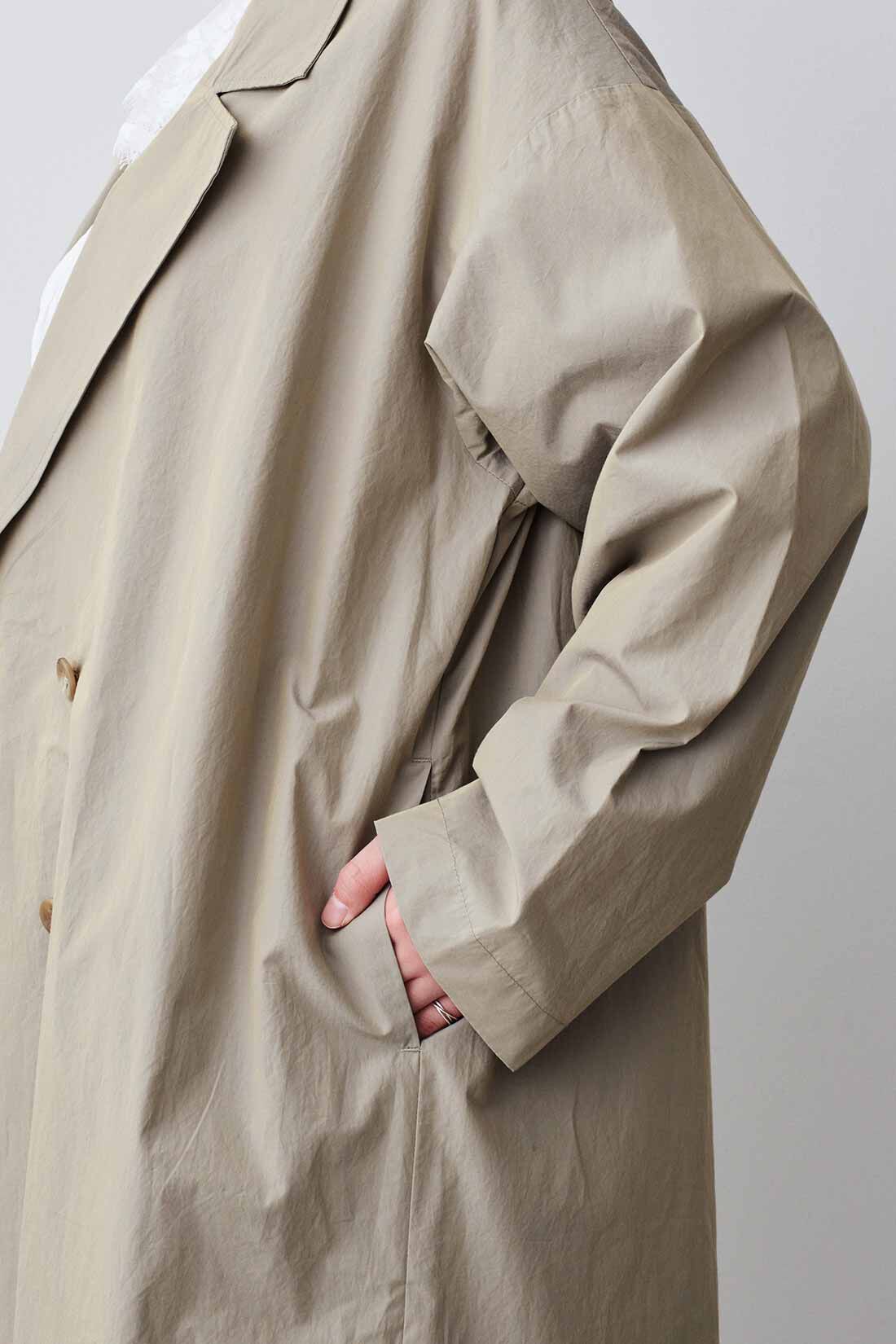 MEDE19F|MEDE19F　玉虫色シャンブレーのダブルブレストコート|すっきりと見せてくれるポケットは、上質な大人の雰囲気。