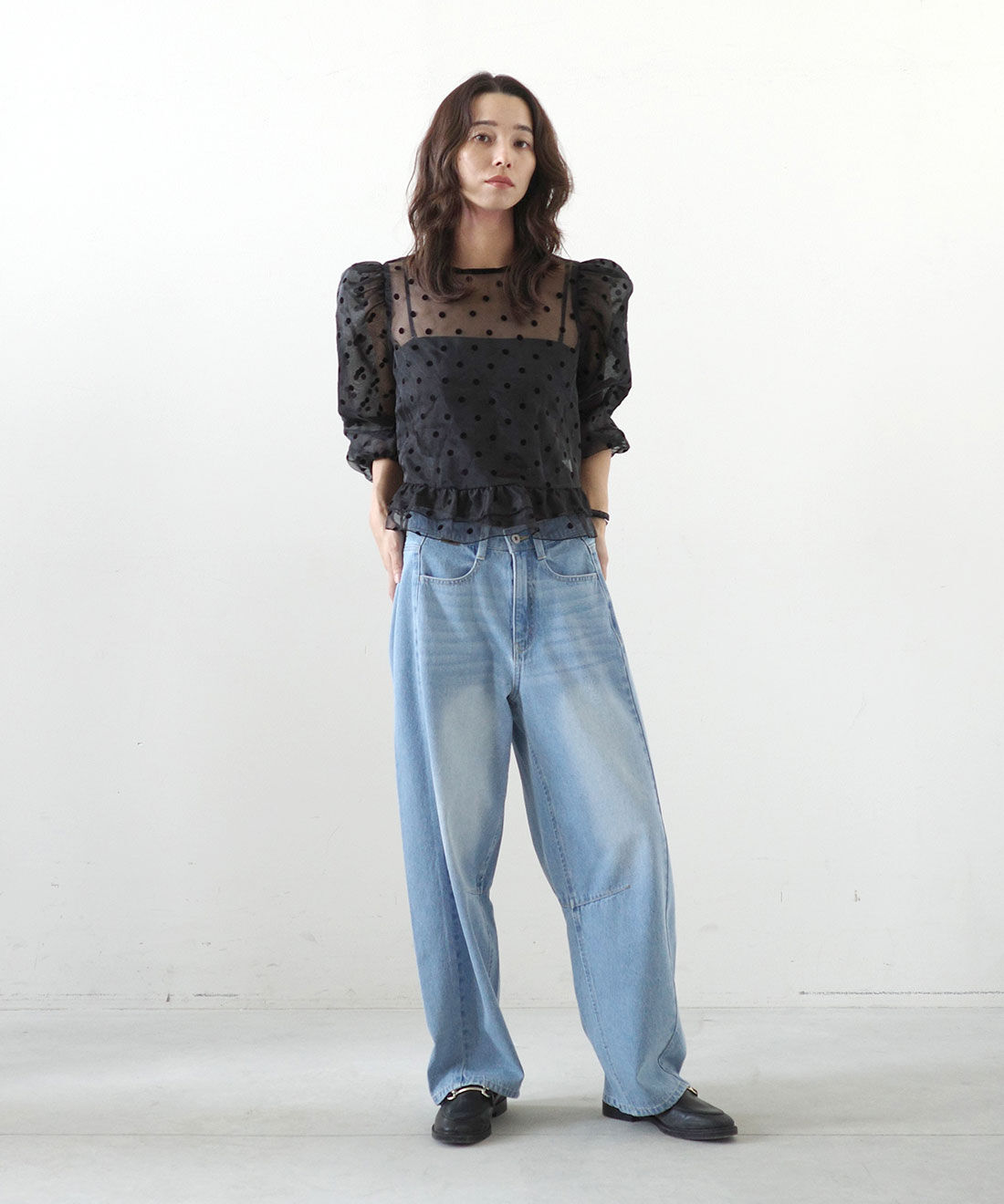 MEDE19F [メデ・ジュウキュウ]|レスウォーター カーブデニムパンツ〈フェードブルー〉のコーディネート