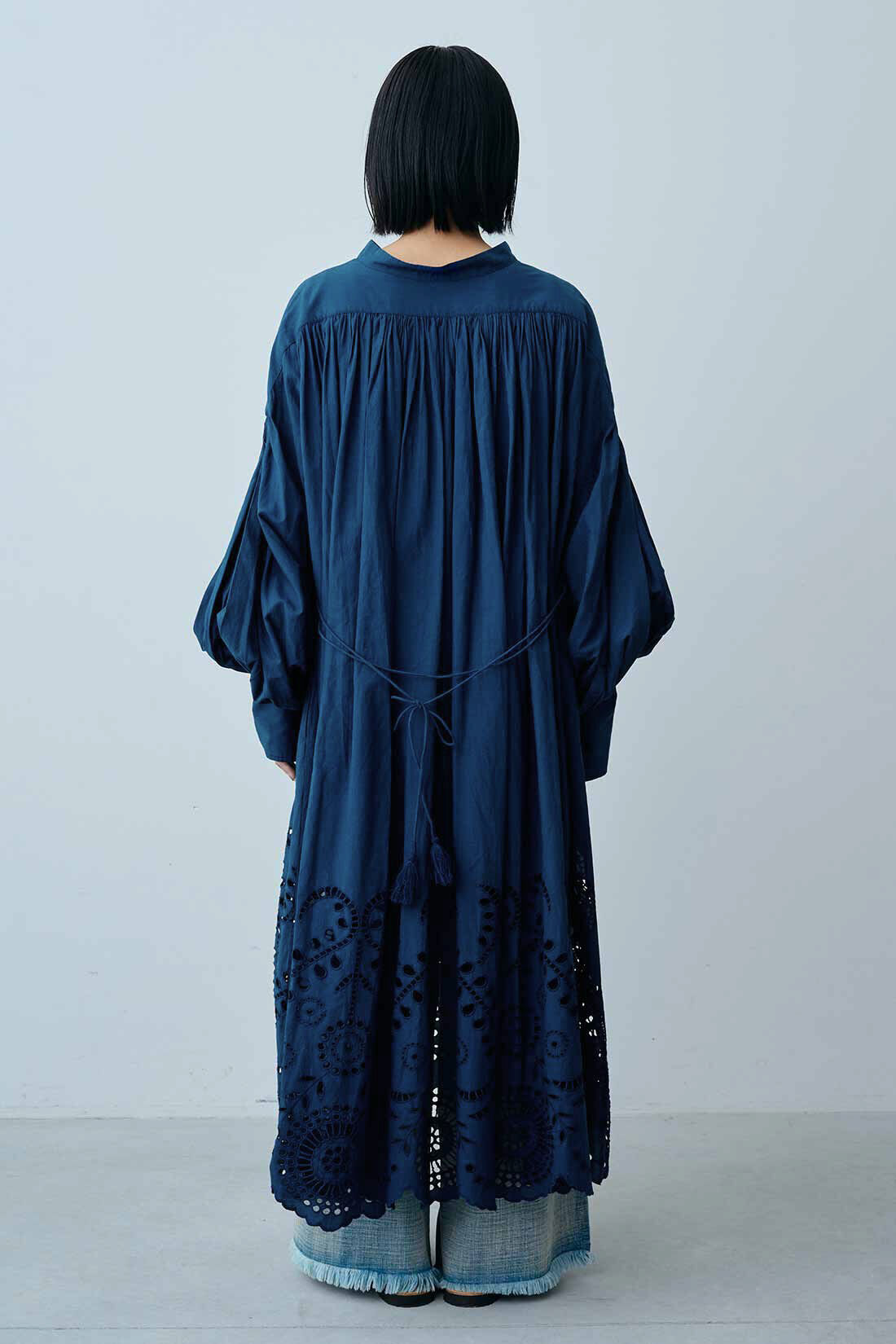 MEDE19F [メデ・ジュウキュウ]|MEDE19F　〈MADE IN INDIA COLLECTION〉エンブロイダリーコットンワンピース|モデル身長：158cm　着用サイズ：2