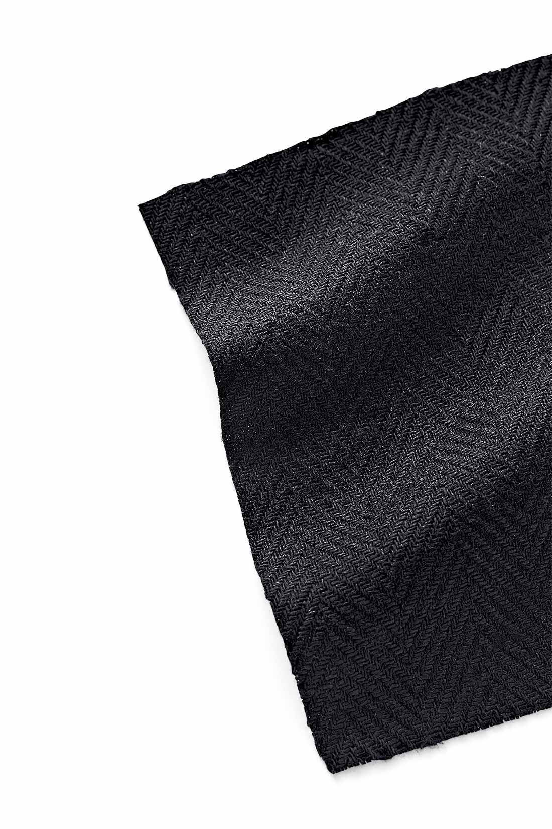 MEDE19F|MEDE19F　リネン混ヘリンボーン素材のベルテッドパンツ〈ブラック〉|ヨーロッパのヴィンテージの生地感をイメージして選んだ、ヘリンボーン素材。レーヨンのしなやかさと麻のシャリ感を備えています。