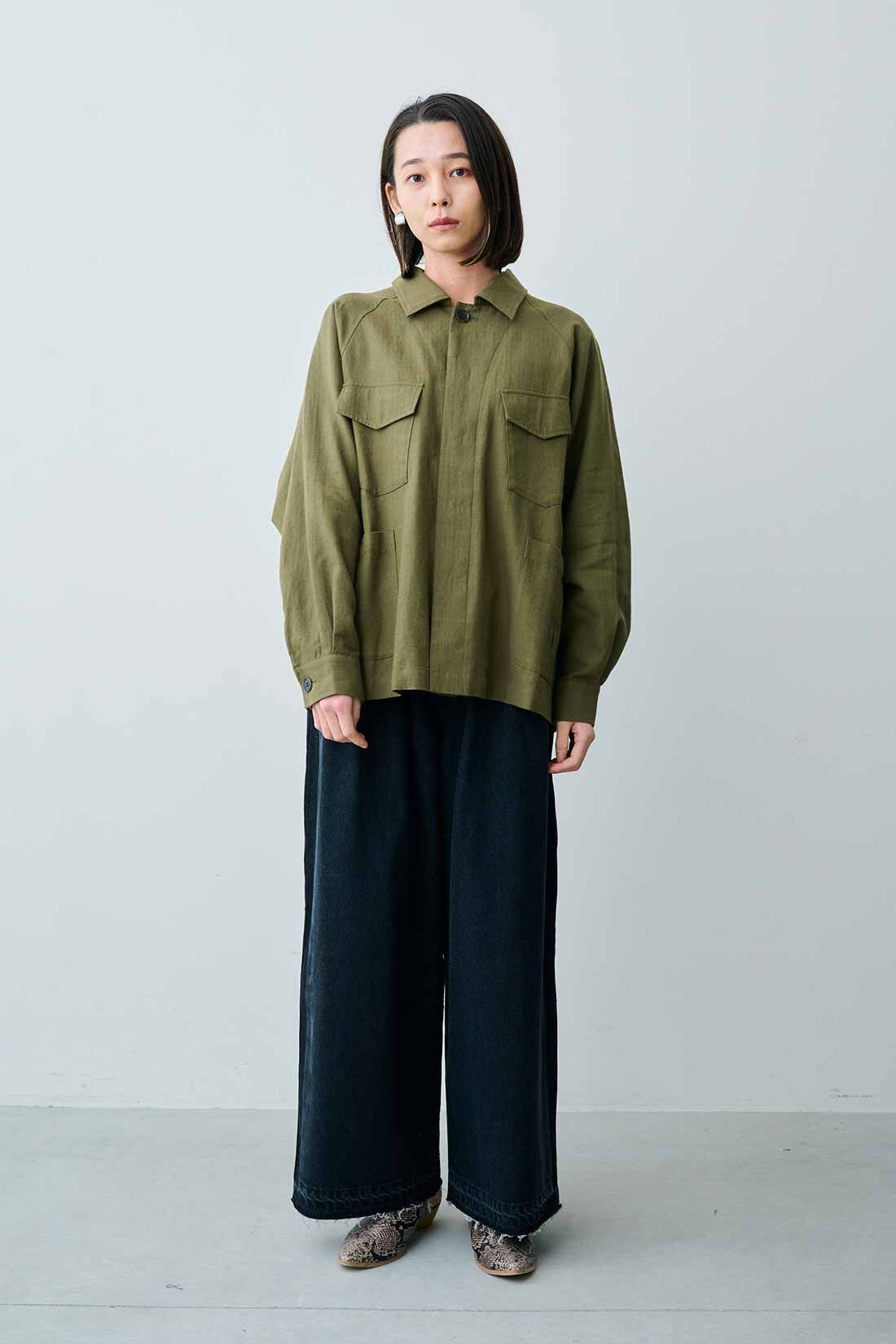 MEDE19F [メデ・ジュウキュウ]|【MEDE19F】綿麻ヘリンボーン素材のミリタリージャケット〈カーキ〉|モデル身長：168cm　着用サイズ：M