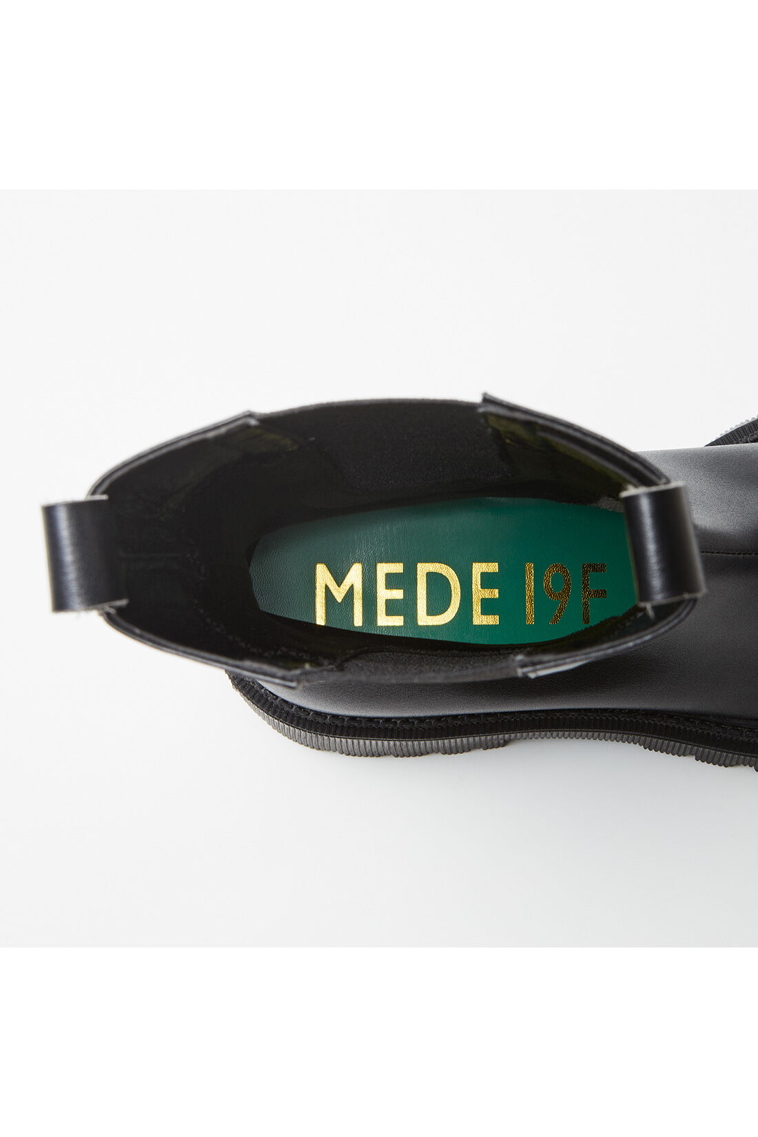 MEDE19F|MEDE19F　防水加工のフェイクレザートラックブーツ〈ブラック〉|配色にこだわったインソールはロゴ入り。