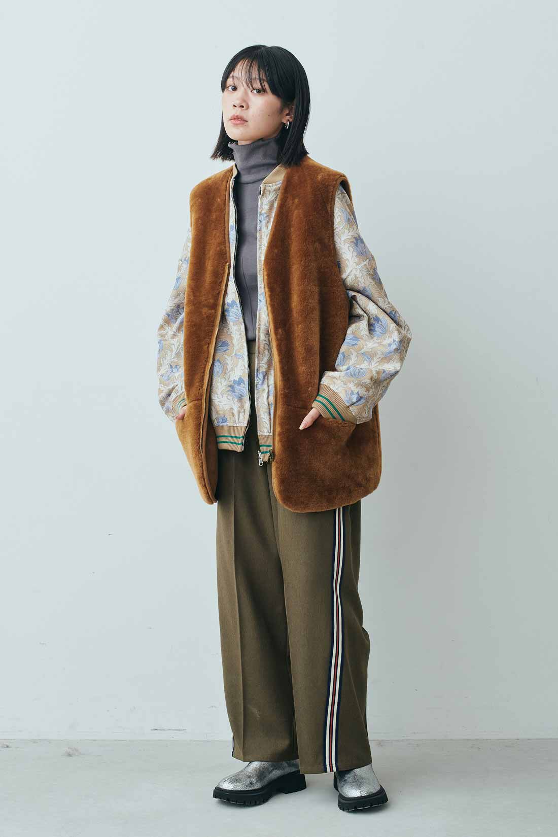 MEDE19F [メデ・ジュウキュウ]|MEDE19F　FILA for MEDE19F 大人もはけるトラックスラックス〈ミリタリーカーキ〉|モデル身長：163cm　着用サイズ：M