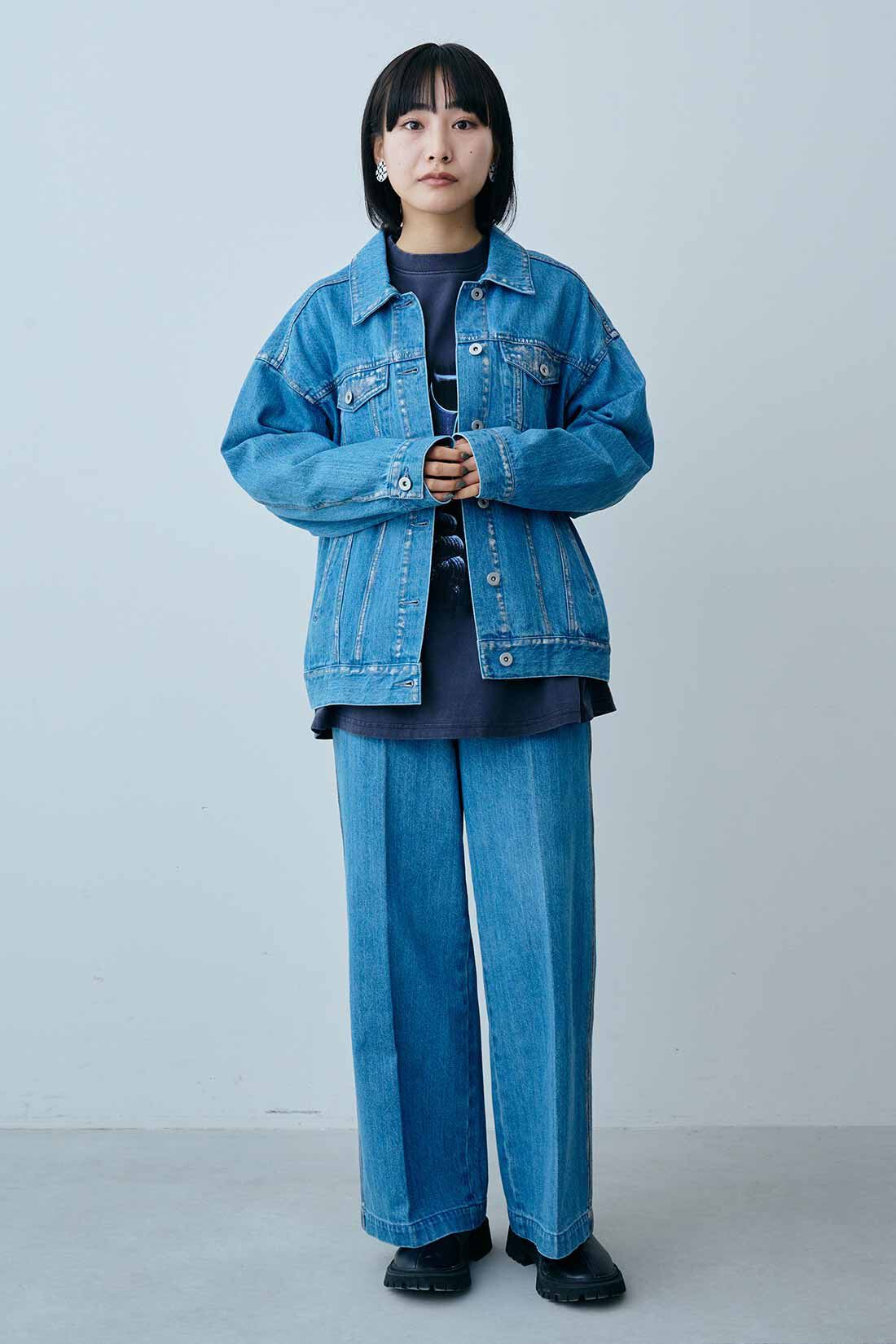 MEDE19F [メデ・ジュウキュウ]|MEDE19F　箔プリントのオーバーサイズデニムジャケット〈ブルー〉|モデル身長：158cm　着用サイズ：M