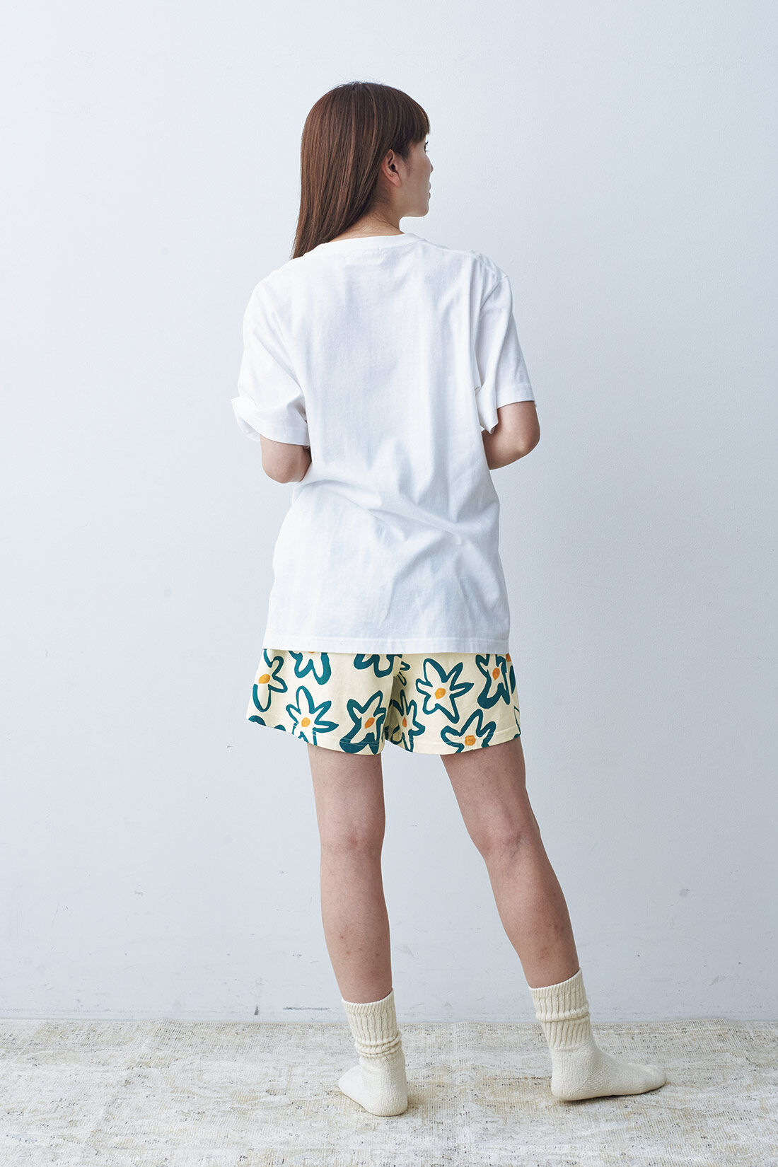 MEDE19F [メデ・ジュウキュウ]|MEDE19F　夏の花ショートパンツ〈アイボリー〉|モデル身長：168cm　Mサイズ着用