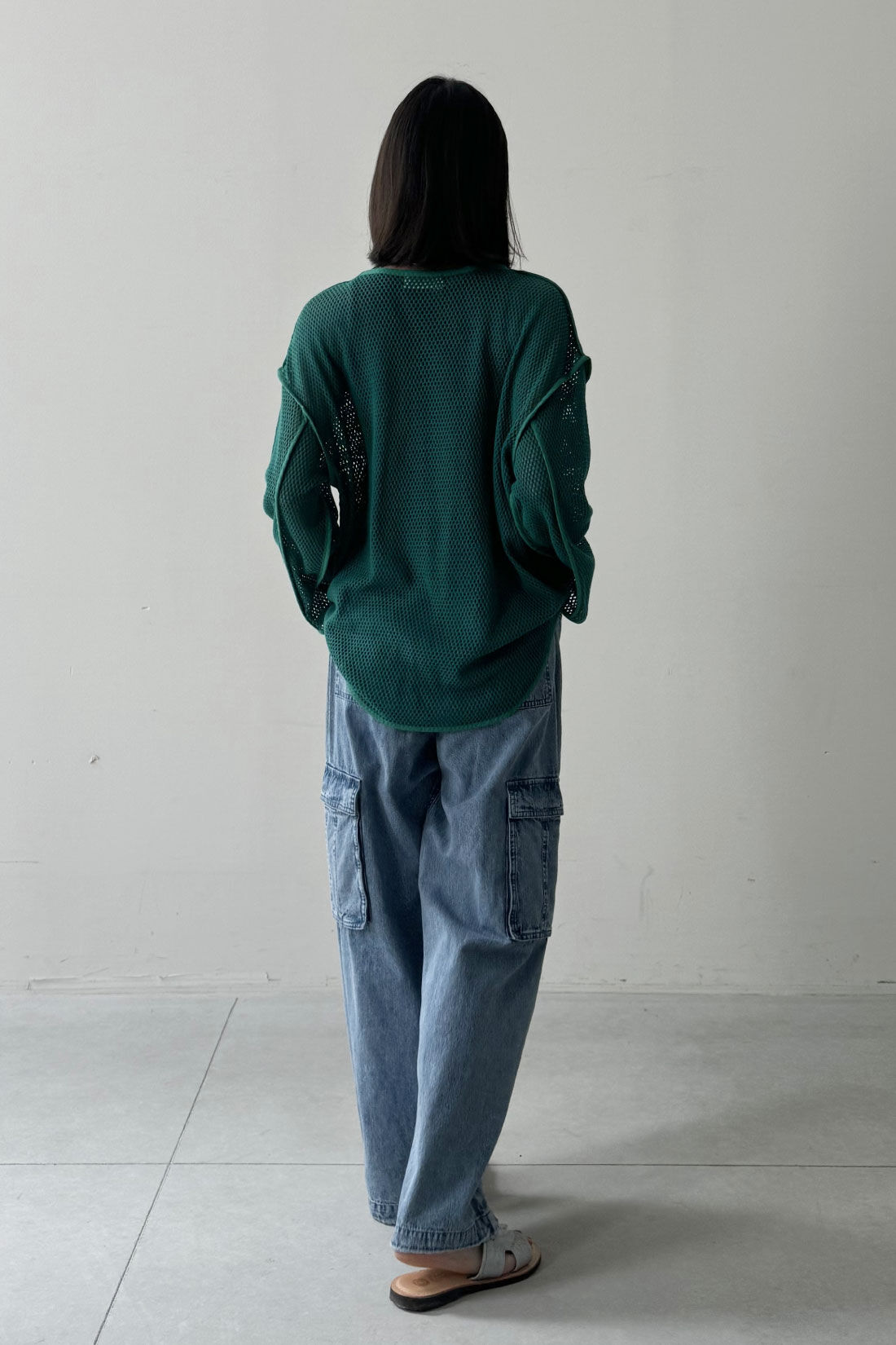 MEDE19F [メデ・ジュウキュウ]|コットンのリラックスメッシュトップス〈グリーン〉のコーディネート|モデル身長：168cm　着用サイズ：M