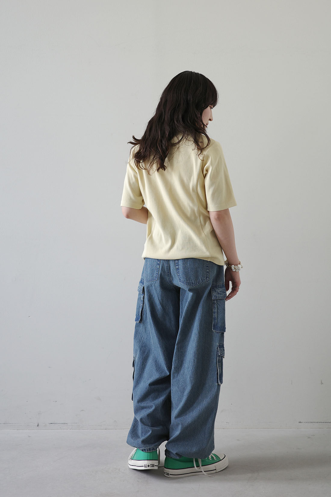 MEDE19F|リネン混デニム オーバーダイカーゴパンツ〈オーバーダイブルー〉のコーディネート