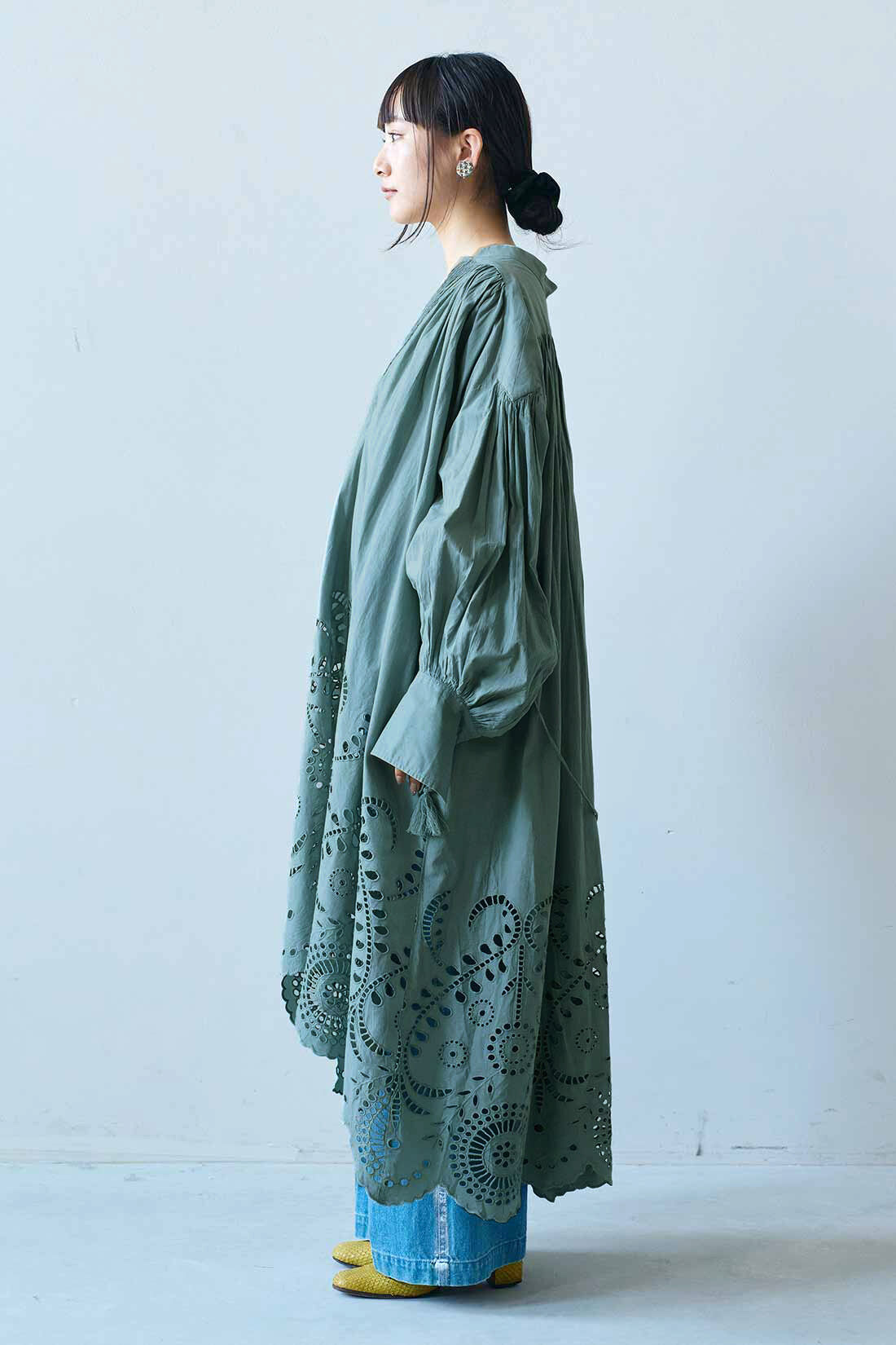 MEDE19F [メデ・ジュウキュウ]|MEDE19F　〈MADE IN INDIA COLLECTION〉エンブロイダリーコットンワンピース|モデル身長：158cm　着用サイズ：M