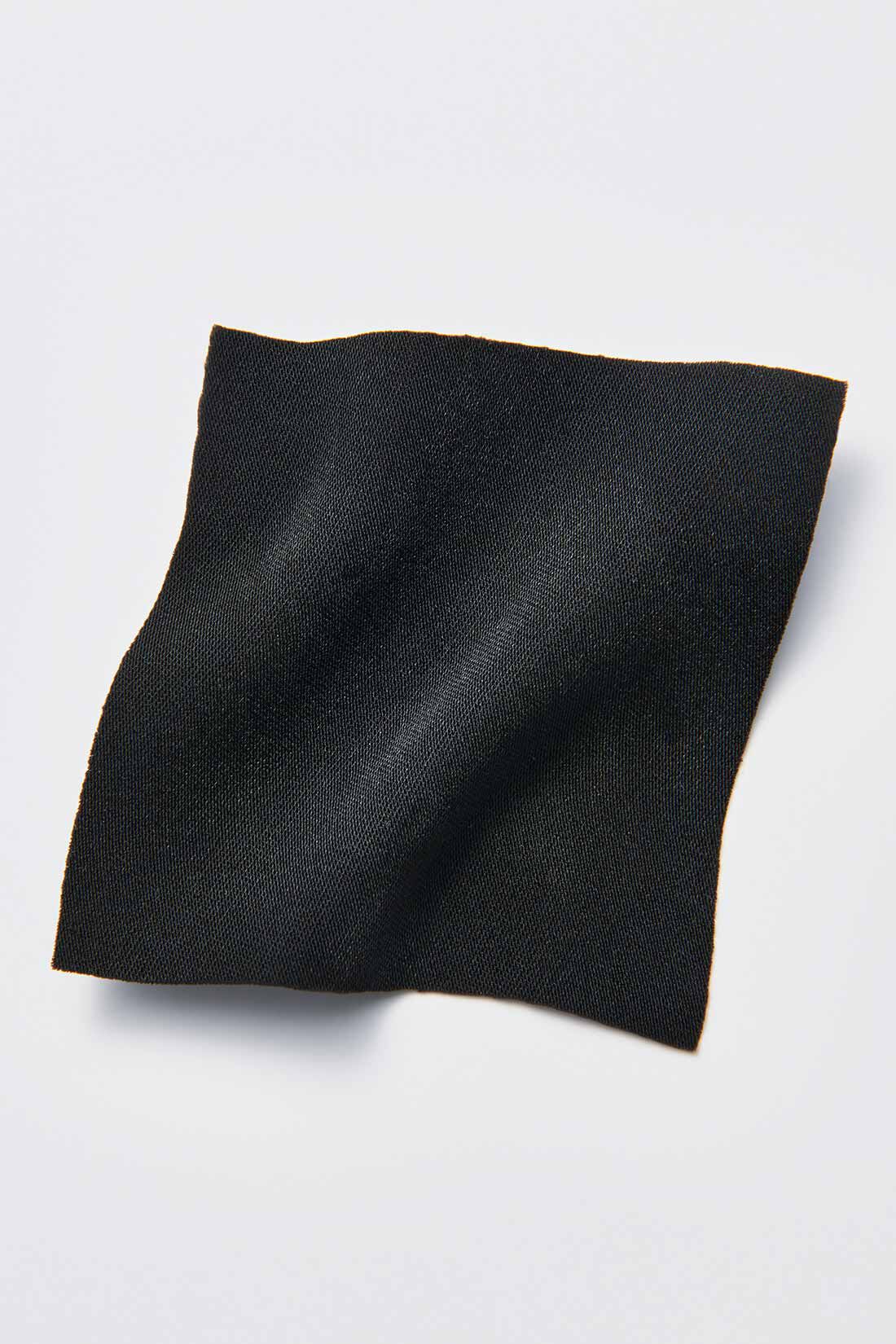 MEDE19F|MEDE19F　高山都さんコラボ ドレスライクオールインワン〈ブラック〉|しなやかな落ち感が美しいポリエステルのサテン素材。しわが気になりにくくケアも簡単。