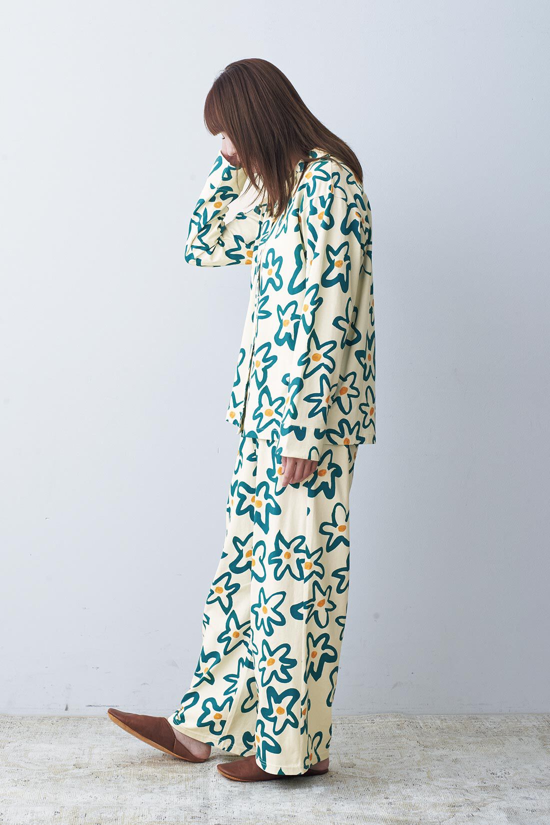 MEDE19F|MEDE19F　夏の花パジャマ〈アイボリー〉|モデル身長：168cm　Mサイズ着用