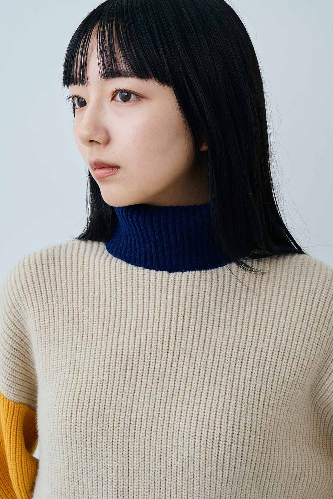 MEDE19F　ハイネックのトライカラーニット