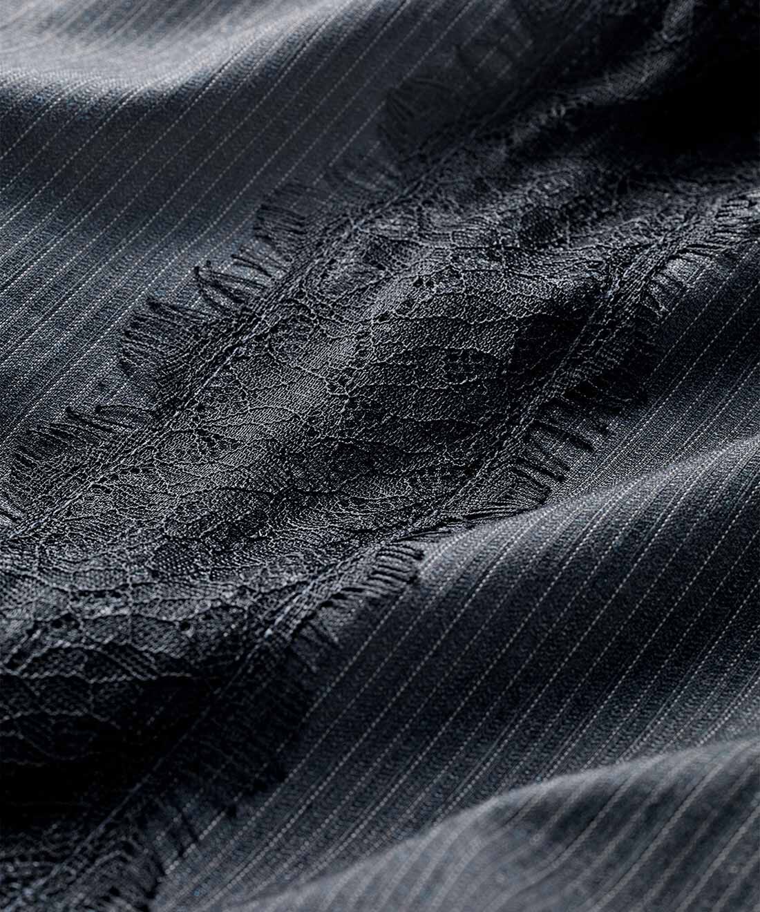 MEDE19F|MEDE19F　レース遣いのダブルウエストストライプパンツ〈グレー〉|両サイドにはヒゲ付きの幅広レースでアクセントを。