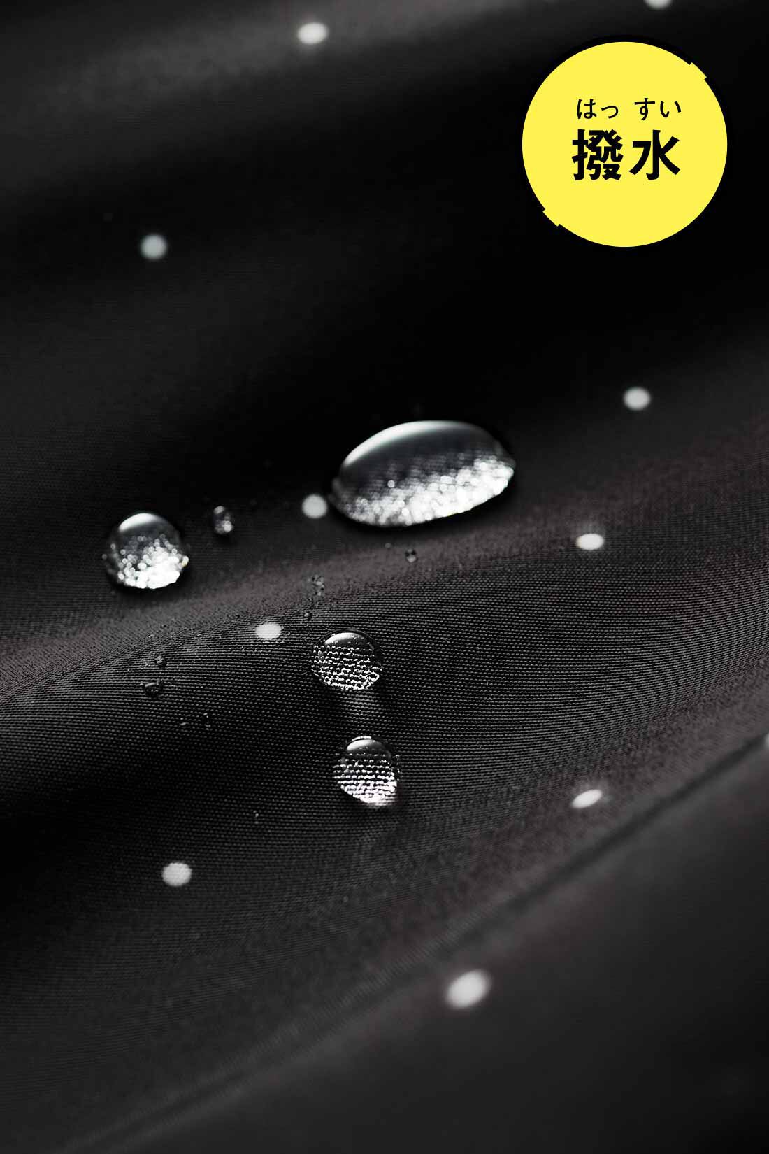 MEDE19F [メデ・ジュウキュウ]|MEDE19F　撥水加工をほどこしたリボン遣いドット柄パンツ〈ブラック〉|撥水加工をほどこしたポリエステル生地。黒ベースのドット柄は、無地感覚でコーデも簡単。