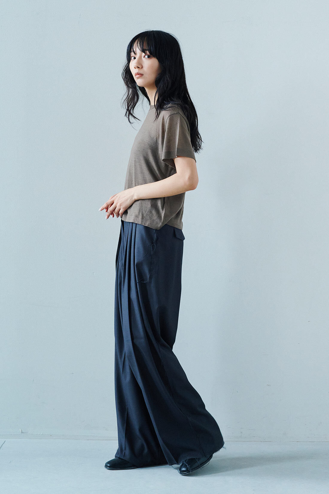 MEDE19F [メデ・ジュウキュウ]|韓国セレクト JANEBIRKIN 肌触りのよいウールＴ〈カーキ〉|モデル身長：163cm
