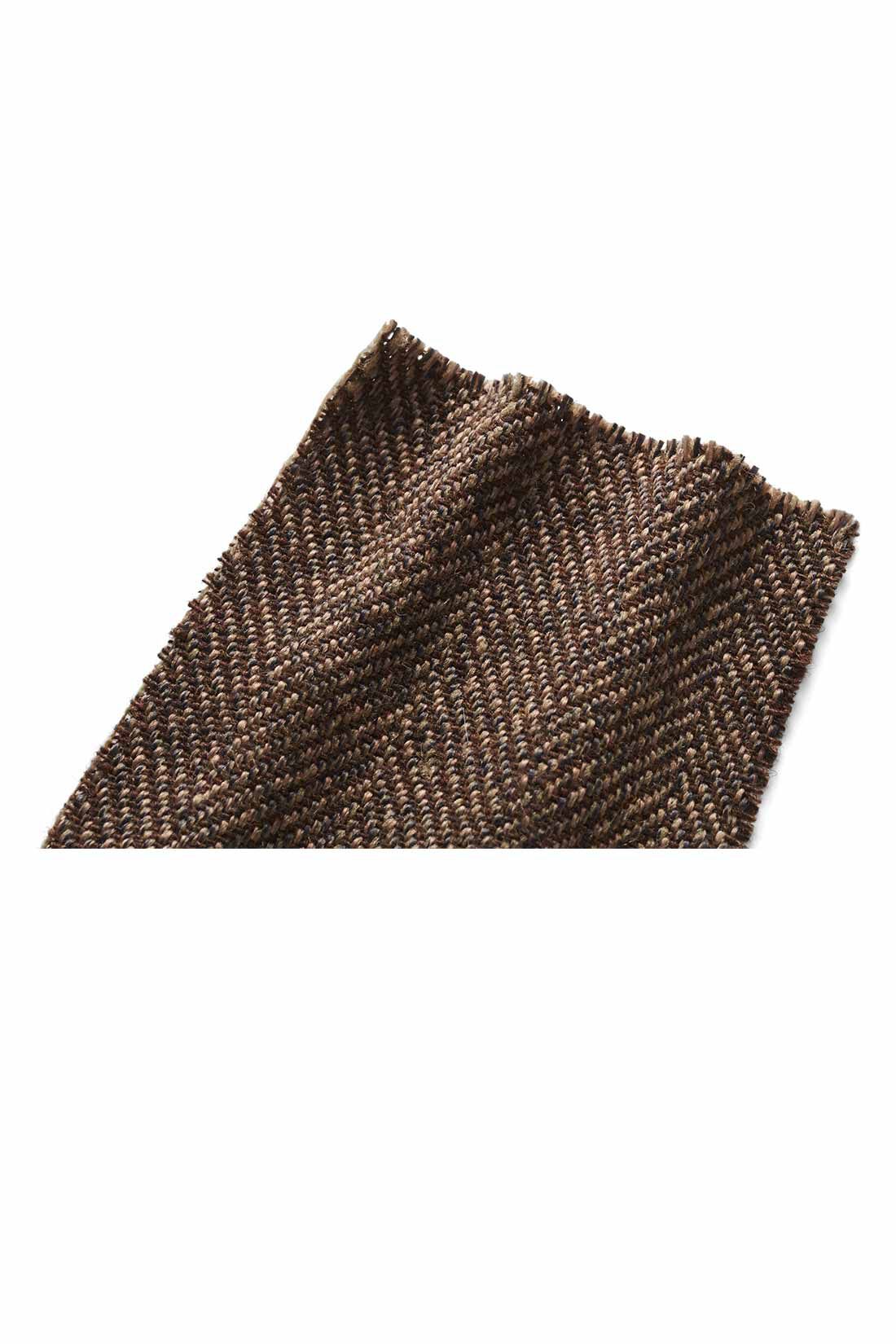 MEDE19F|MEDE19F ツイードヘリンボーンのリラックスベルテッドパンツ〈ブラウン〉|やや張りのあるウール混のミックスツイードヘリンボーン。クラシックで上品な織り柄です。