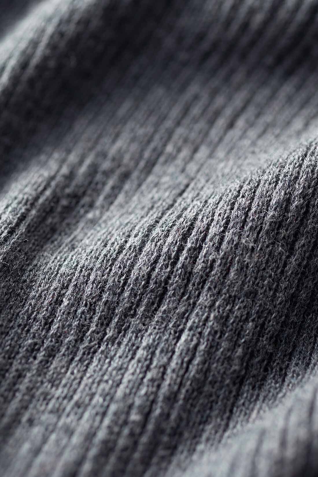 MEDE19F|MEDE19F コットンリブタートルニットの会|薄手でやわらかな綿100％のリブ編み素材。伸縮性があり、適度なフィット感で締め付けず、ゆるやかな着心地です。