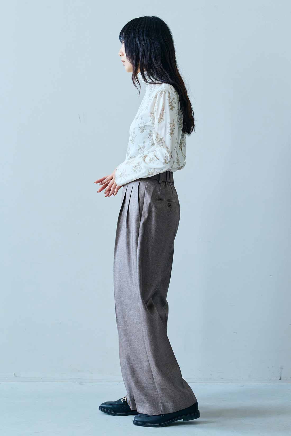 MEDE19F|MEDE19F　ミュルーズモダン〈「ミュルーズ染織美術館」アーカイブコレクション〉コットンプリントハイネックトップスの会|モデル身長：163cm　着用サイズ：M