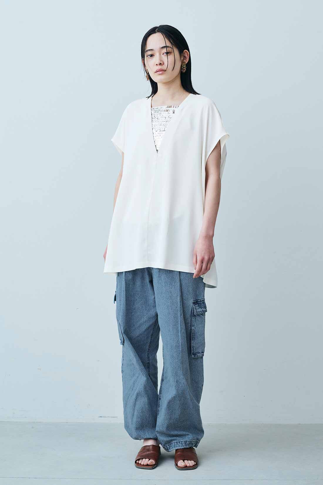 MEDE19F [メデ・ジュウキュウ]|MEDE19F　リネン混デニムでつくったカーゴパンツ〈フェードブルー〉|モデル身長：167cm　着用サイズ：M