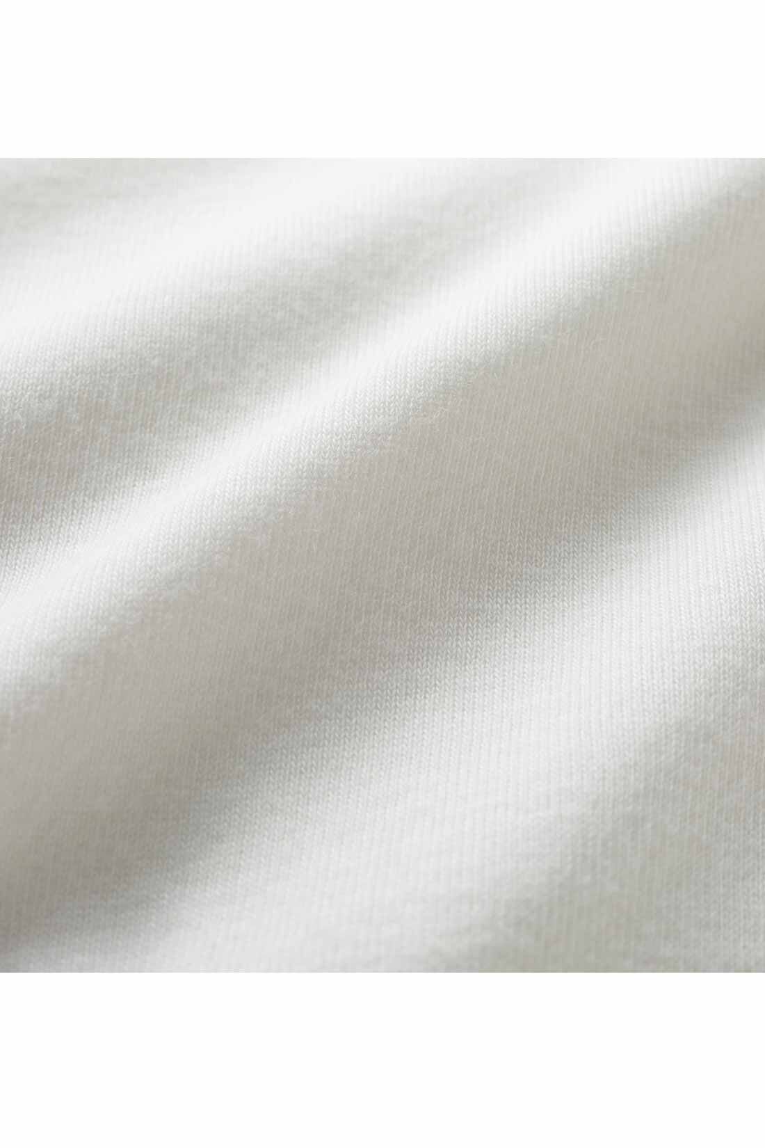 MEDE19F|MEDE19F エアリーな風合いの吸湿発熱コットン クルーネックトップスの会|綿100％ × 吸湿発熱　肌当たりのよさにこだわった、薄手でやわらかな綿100％のフライス素材。特殊な紡績により、糸に吸湿発熱機能を付与しています。