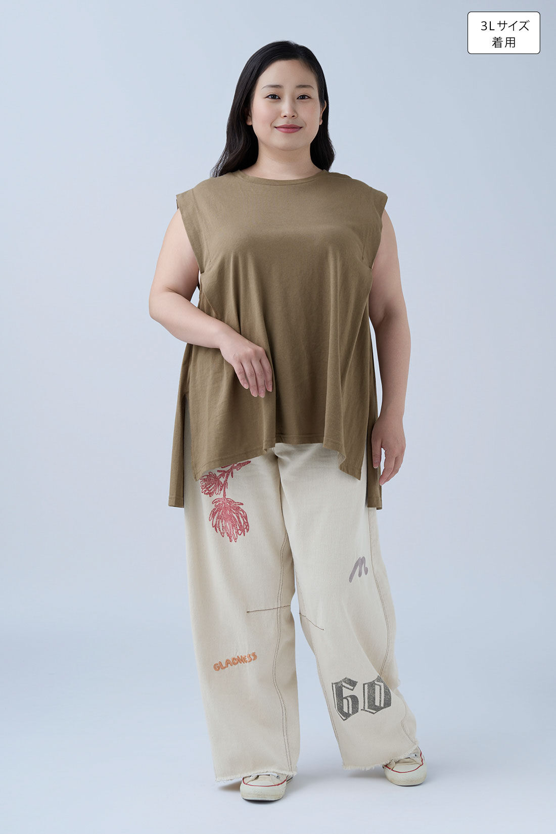 MEDE19F|タック遣い フレンチスリーブコットントップスの会とタック遣い フレンチスリーブ コットントップスの会と刺繍とプリント バレルパンツ〈オフホワイト〉のコーディネート|身長：160cm バスト：113cm ウエスト：90cm ヒップ：115cm 太ももまわり：63cm
