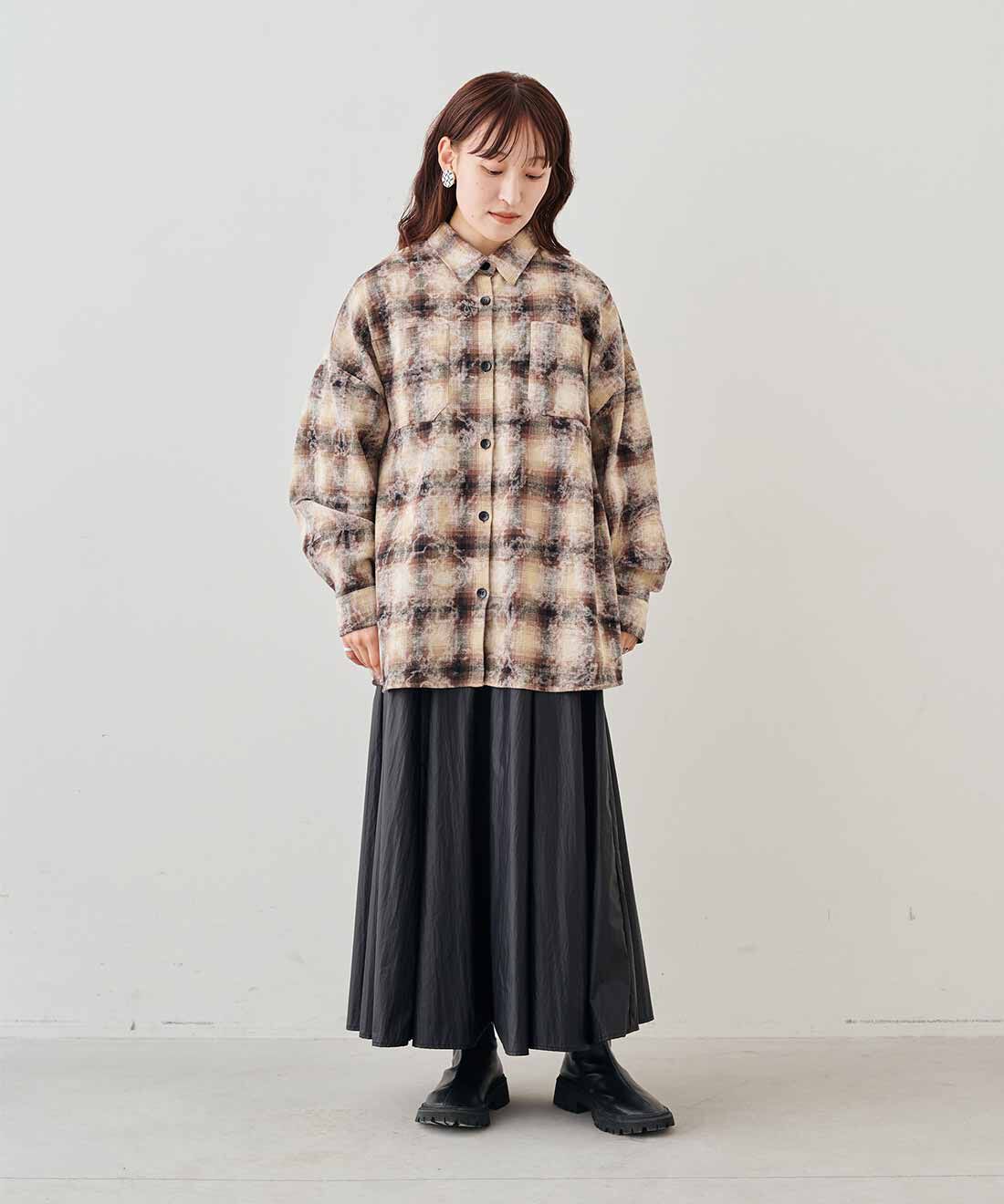 MEDE19F [メデ・ジュウキュウ]|MEDE19F　ヘイジーチェックシャツ〈ブラウン〉|モデル身長：156cm　着用サイズ：M