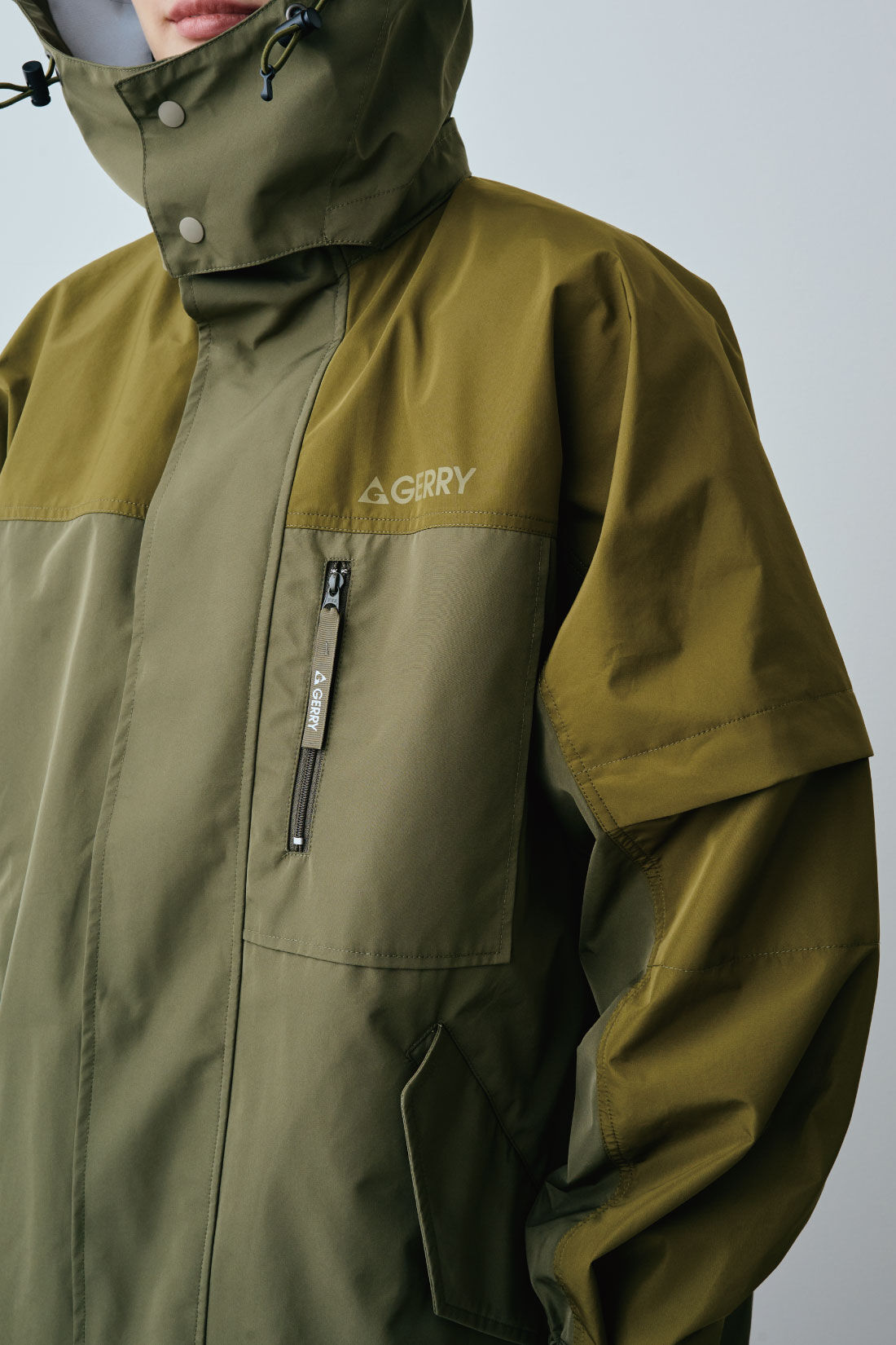 GERRY（Ｒ） for MEDE19F　高山都さんコラボ ライナー付きマウンテンコート|「GERRY」のロゴプリントも マットなカーキカラーで、 大人の落ち着き。
