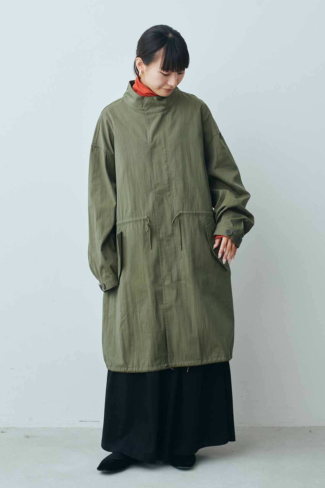 MEDE19F [メデ・ジュウキュウ]|MEDE19F　ミュルーズモダン〈「ミュルーズ染織美術館」アーカイブコレクション〉バックプリントモッズコート〈カーキ〉|モデル身長：158cm　着用サイズ：M