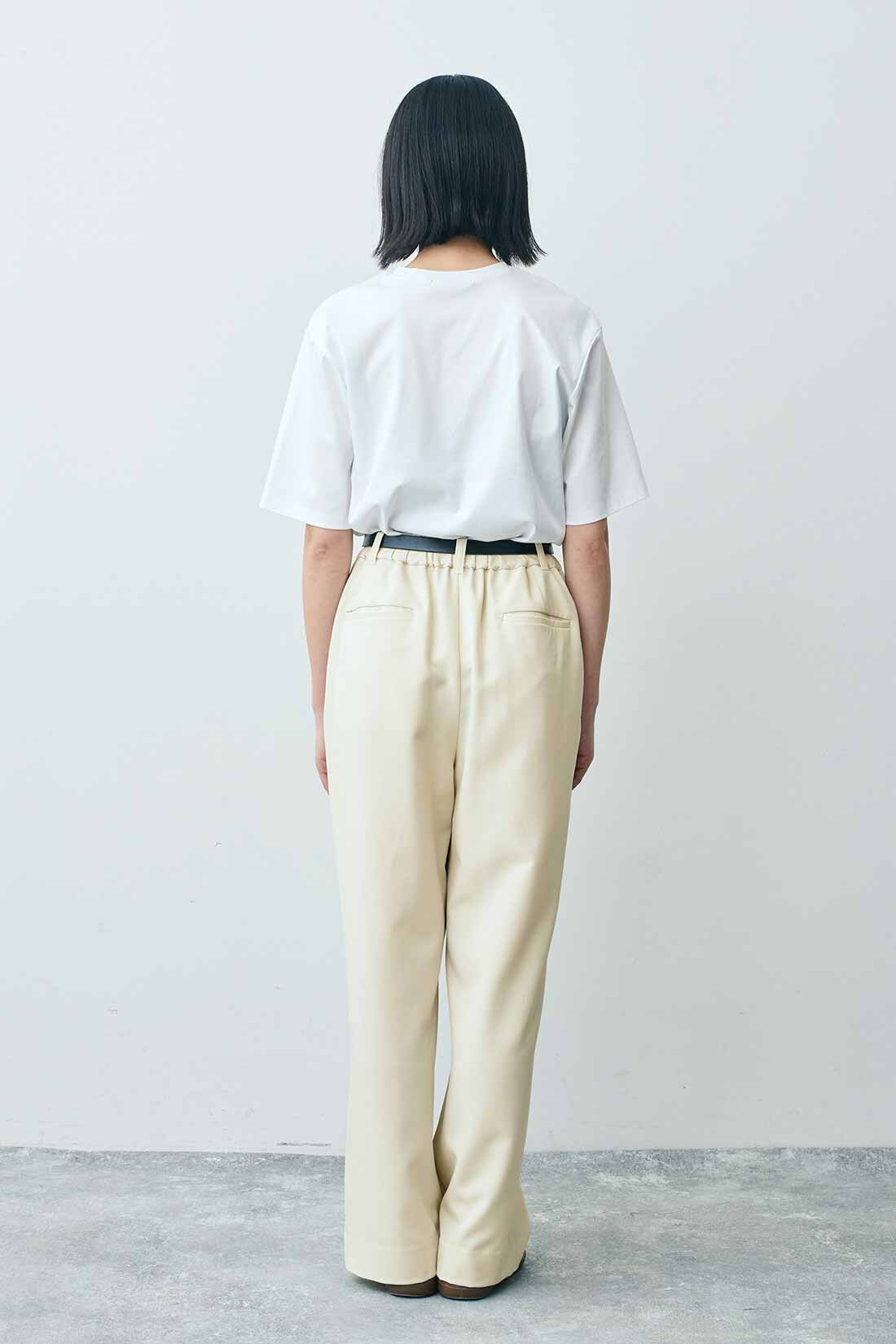 THREE FIFTY STANDARD［スリーフィフティースタンダード］|THREE FIFTY STANDARD 落ち感がきれいなタックパンツ〈アイボリー〉|モデル身長：163cm 着用サイズ：M