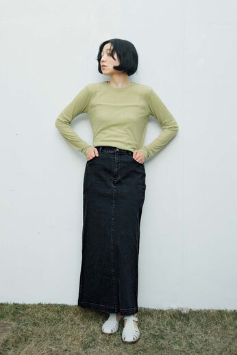 THREE FIFTY STANDARD［スリーフィフティースタンダード］ | シックなウォッシュドブラックデニムのスカート
