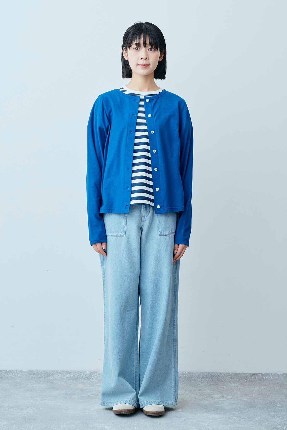 THREE FIFTY STANDARD|すっきりシルエット ボーダーＴシャツと麻混 ペインターデニムパンツのコーディネート|モデル身長：163cm 着用サイズ：M