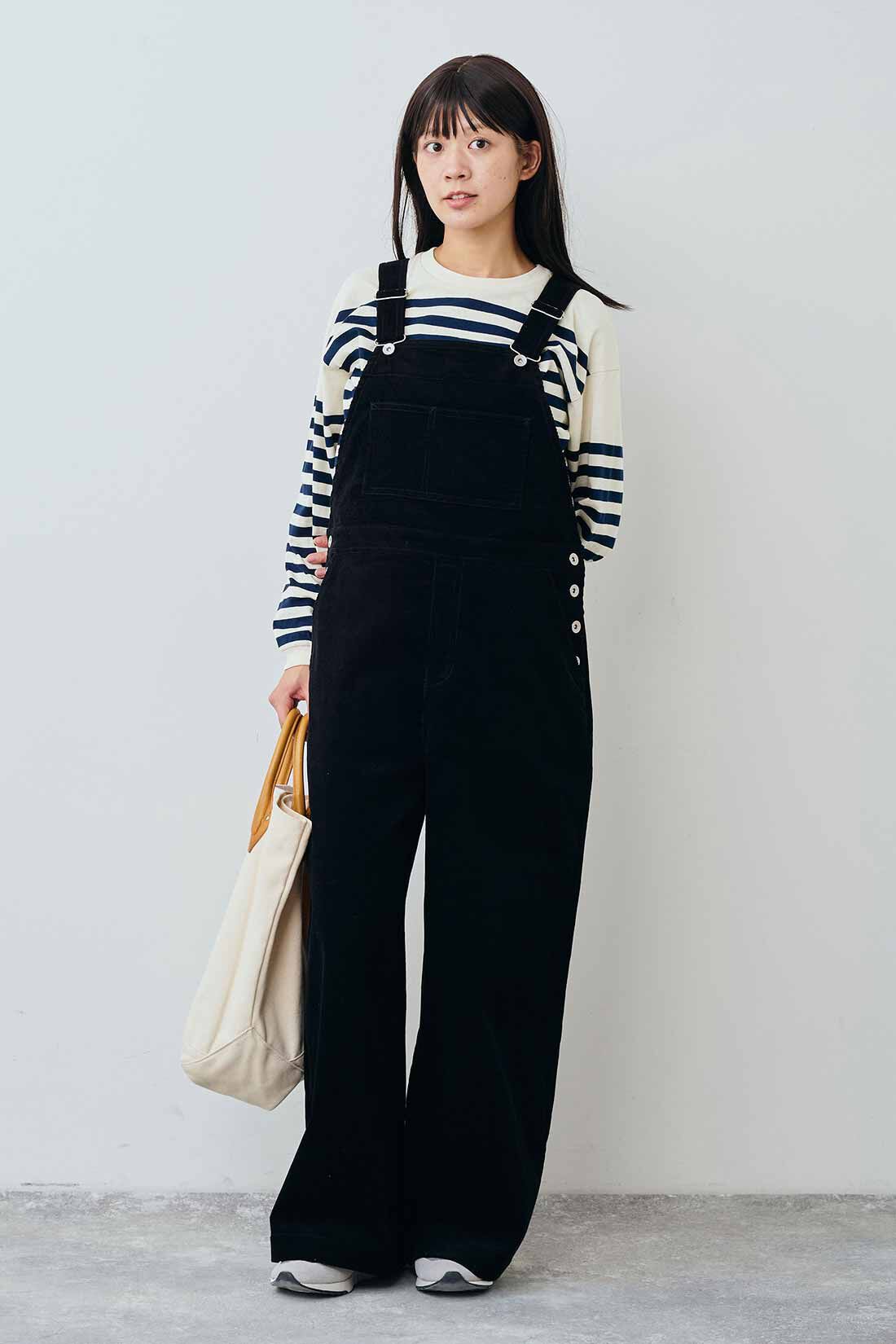 THREE FIFTY STANDARD|コーデュロイオーバーオール〈ブラック〉のコーディネート