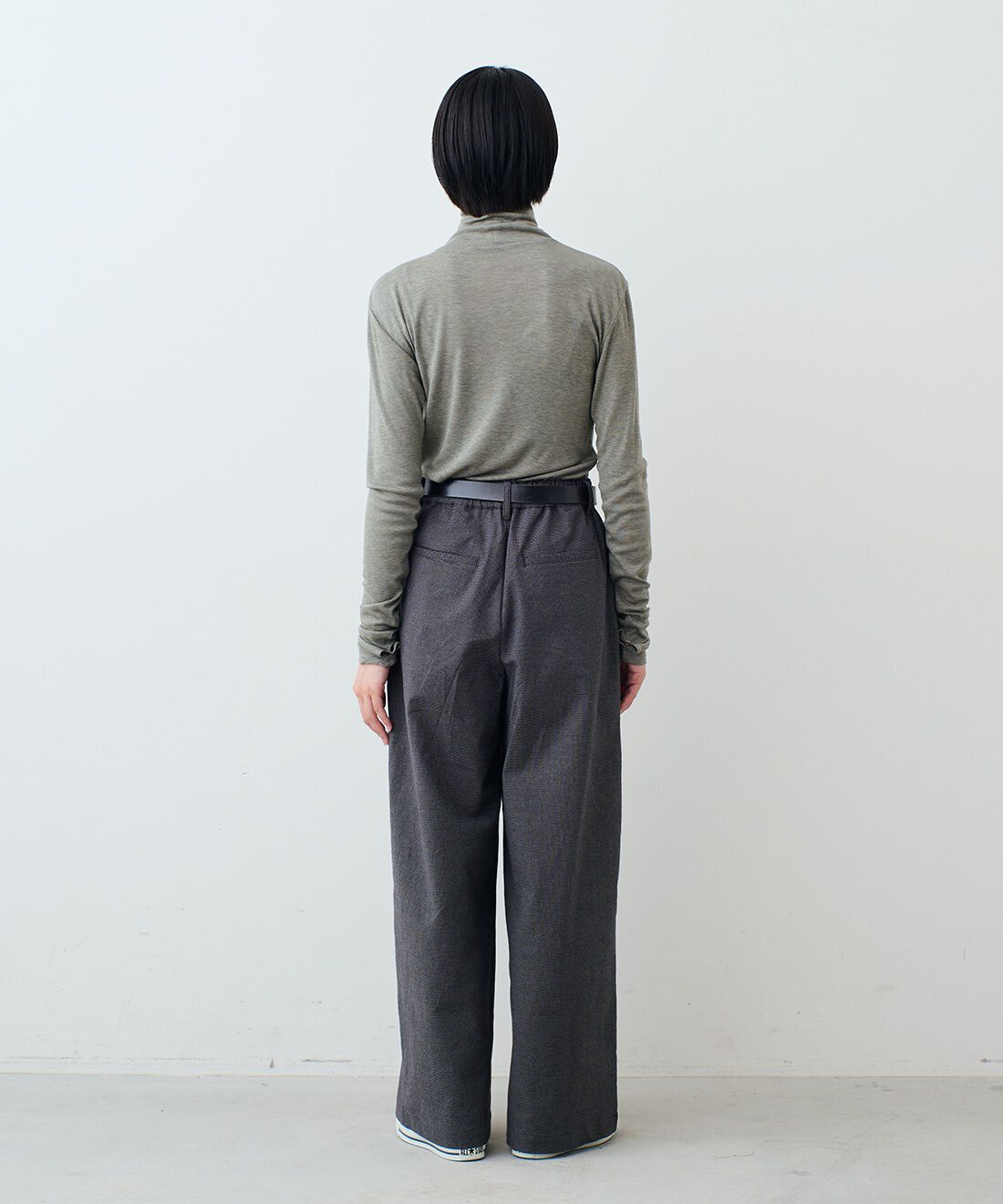 THREE FIFTY STANDARD［スリーフィフティースタンダード］|シルク混タートル　ＴＦＳのコーディネート|モデル身長：163cm 着用サイズ：M