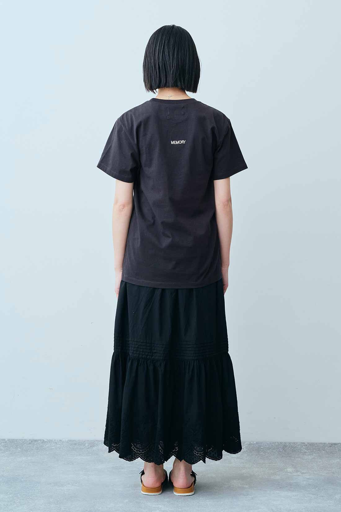 THREE FIFTY STANDARD［スリーフィフティースタンダード］|THREE FIFTY STANDARD 小谷 実由さんと作った 想い出のフォトTシャツ〈チャコールグレー〉|モデル身長：163cm　着用サイズ：M