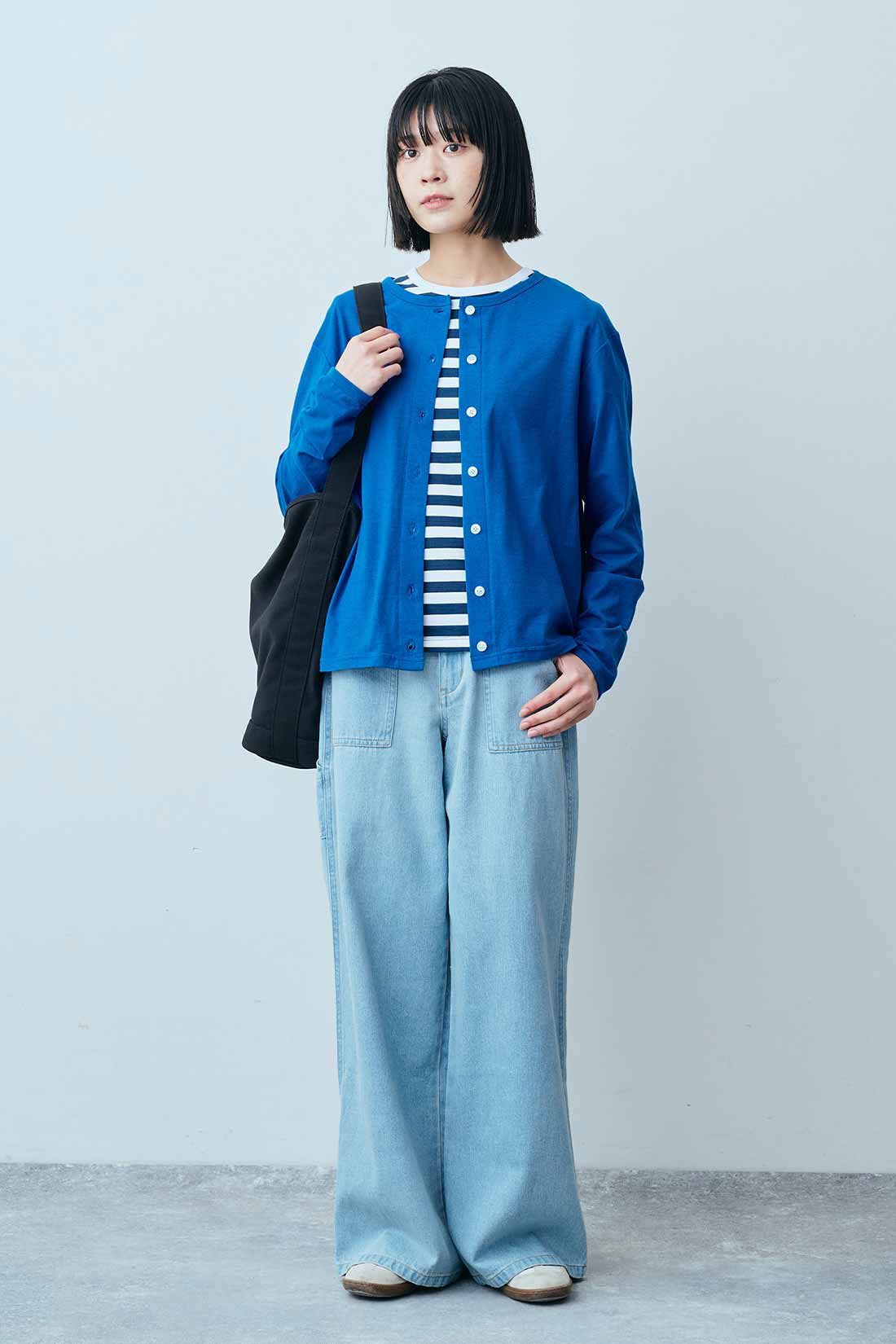 THREE FIFTY STANDARD|すっきりシルエット ボーダーＴシャツと麻混 ペインターデニムパンツのコーディネート|モデル身長：163cm 着用サイズ：M