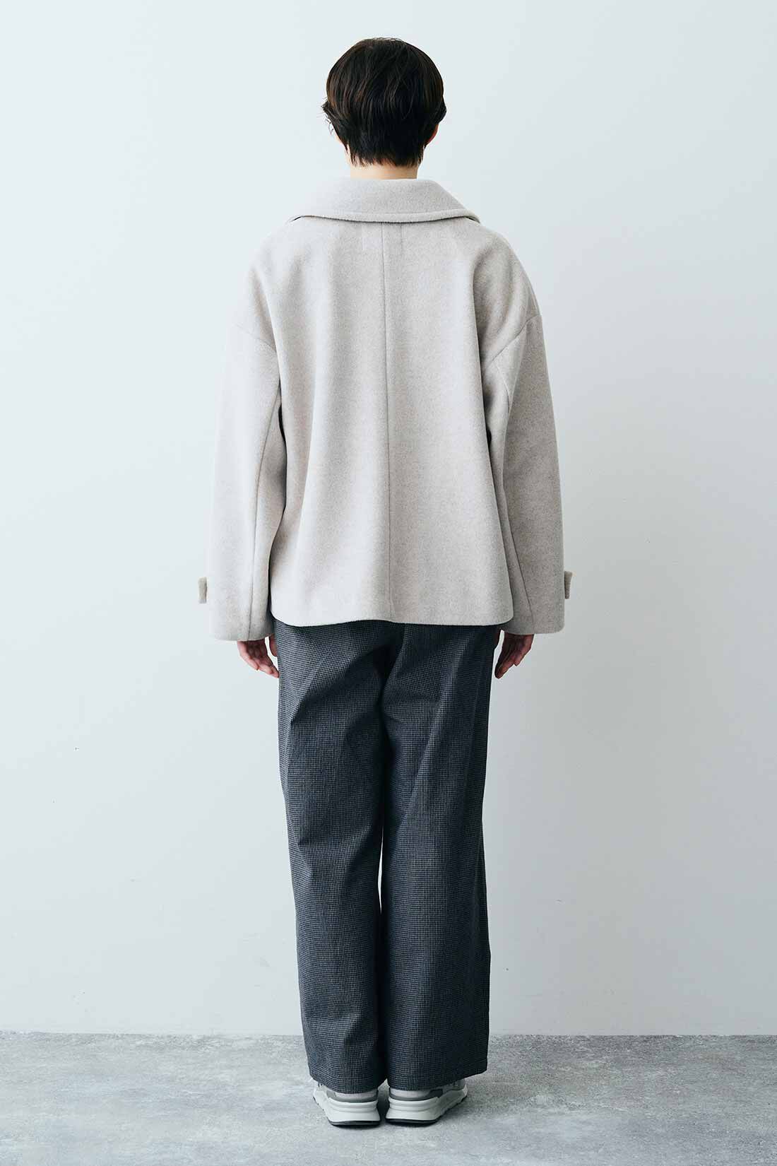 THREE FIFTY STANDARD|ショート丈のＰコート〈ライト杢グレー〉ＴＦＳとフライス編みのラグランＴシャツＴＦＳのコーディネート