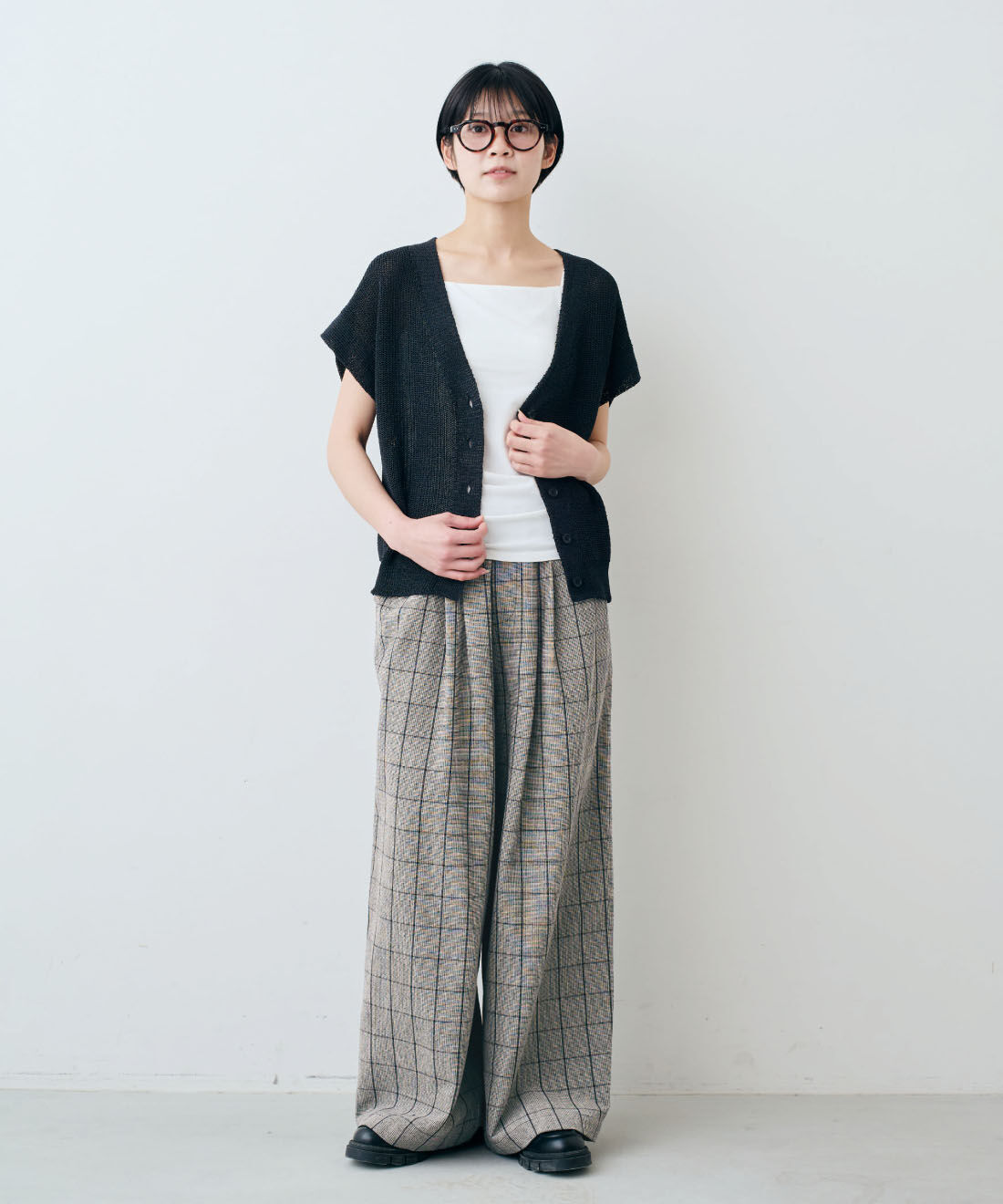 THREE FIFTY STANDARD［スリーフィフティースタンダード］|綿混 ベア天じく ブラキャミソールと綿100％ モノトーンチェック ワイドパンツのコーディネート