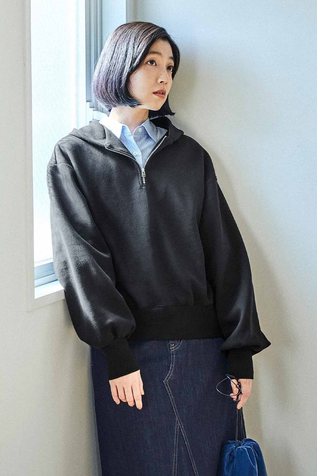 THREE FIFTY STANDARD［スリーフィフティースタンダード］|小谷 実由さんと作った ストライプのシャツ〈ブルー〉のコーディネート