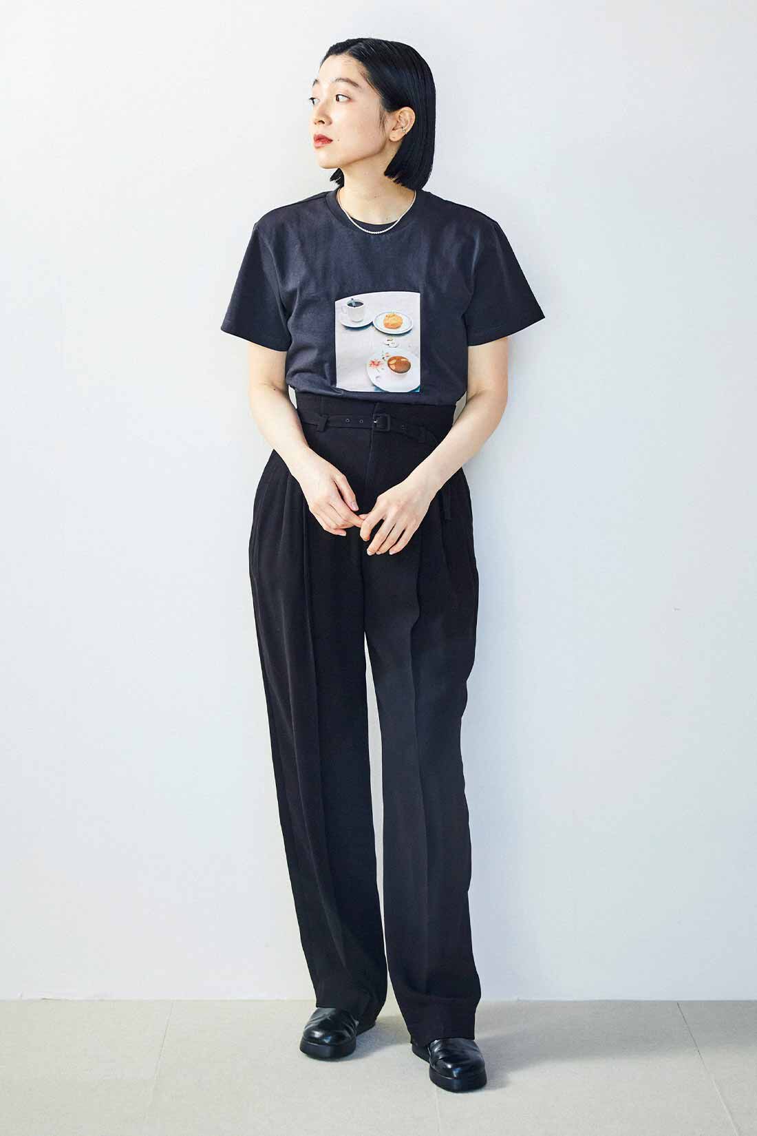 THREE FIFTY STANDARD［スリーフィフティースタンダード］|THREE FIFTY STANDARD 小谷 実由さんと作った 想い出のフォトTシャツ〈チャコールグレー〉|シックカラーでまとめて凛（りん）と