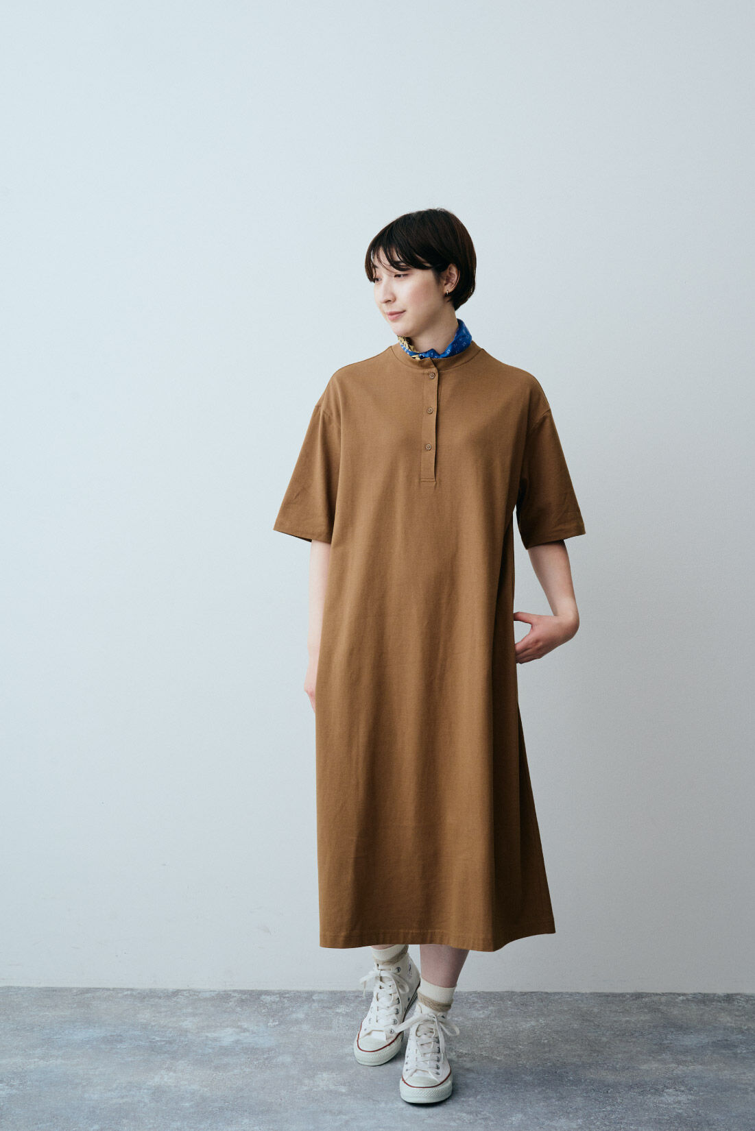 THREE FIFTY STANDARD［スリーフィフティースタンダード］|リンクス編みの綿麻ソックスセットＴＦＳと編集部と作ったシルクスカーフ　ＴＦＳのコーディネート|モデル身長：163cm　着用サイズ：M
