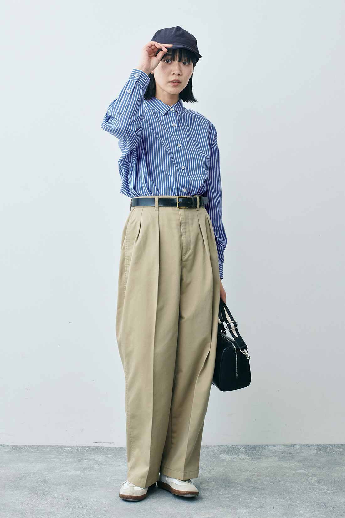 THREE FIFTY STANDARD|ＢＩＧストライプシャツＢＬ　ＴＦＳとスタンダードなチノパンツＢＥ　ＴＦＳのコーディネート|モデル身長：163cm 着用サイズ：M