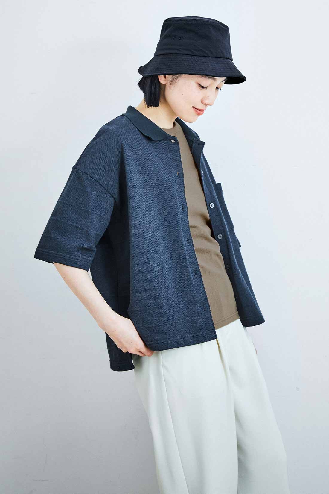 THREE FIFTY STANDARD［スリーフィフティースタンダード］|サーマル生地 タンクトップと落ち感がきれいなタックパンツＩＶ　ＴＦＳと内側メッシュ バケットハット〈ネイビー〉のコーディネート