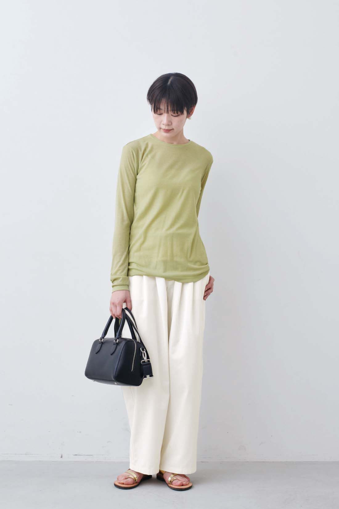 THREE FIFTY STANDARD［スリーフィフティースタンダード］|THREE FIFTY STANDARD　カジュアルすぎないチノパンツ〈アイボリー〉|モデル身長：163cm　着用サイズ：M