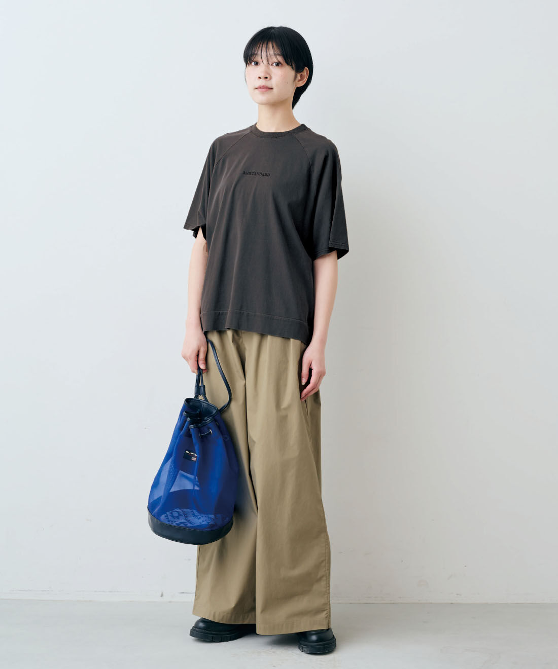 THREE FIFTY STANDARD［スリーフィフティースタンダード］|綿100％ ピグメント加工 ロゴプリントＴシャツのコーディネート