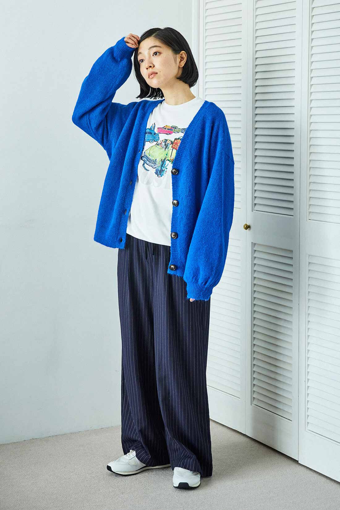 THREE FIFTY STANDARD|THREE FIFTY STANDARD やわらかタッチのVネックカーディガン〈ロイヤルブルー〉