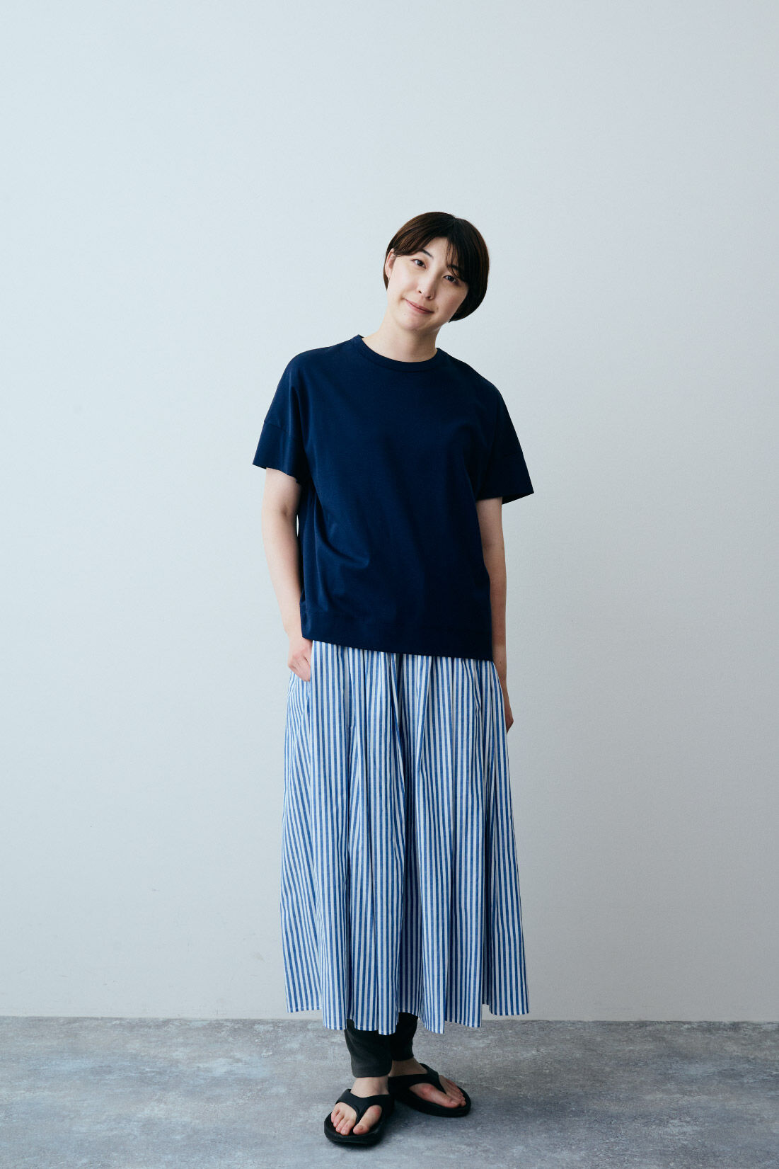 THREE FIFTY STANDARD|THREE FIFTY STANDARD シルケット加工をほどこした ダブルスリーブTシャツの会|モデル身長：163cm　着用サイズ：M