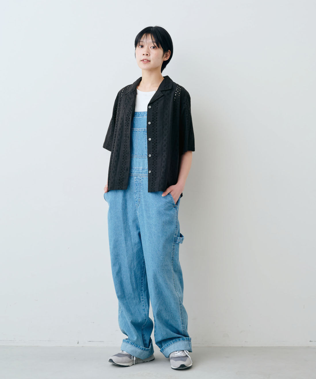 THREE FIFTY STANDARD［スリーフィフティースタンダード］|THREE FIFTY STANDARD　コットンレースの開衿シャツ〈ブラック〉|モデル身長：163cm　着用サイズ：M