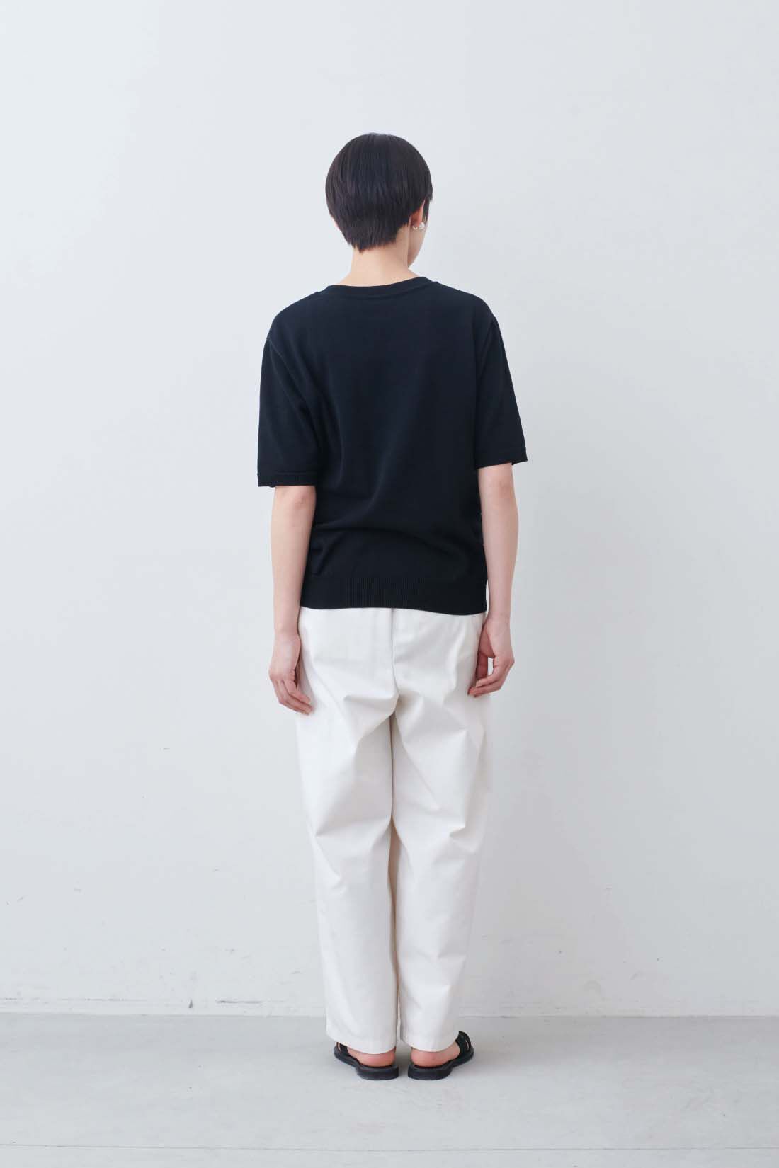 THREE FIFTY STANDARD［スリーフィフティースタンダード］|カジュアルすぎないチノパンツ〈アイボリー〉のコーディネート